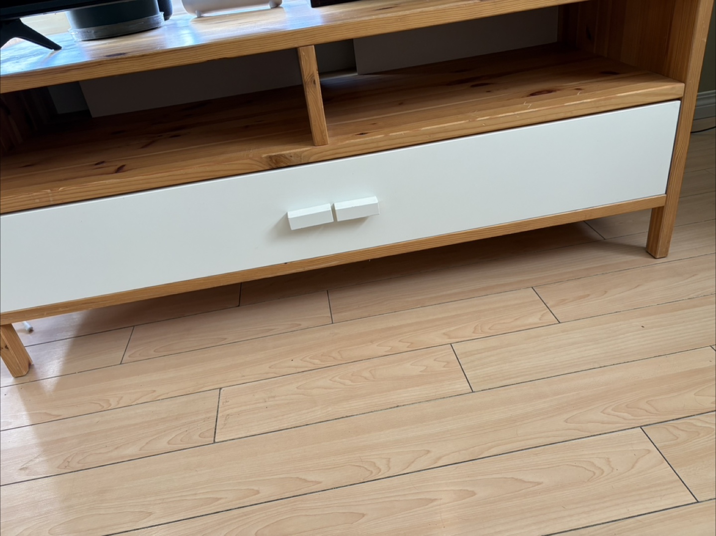 Pine wood furniture with white drawer - photo 2