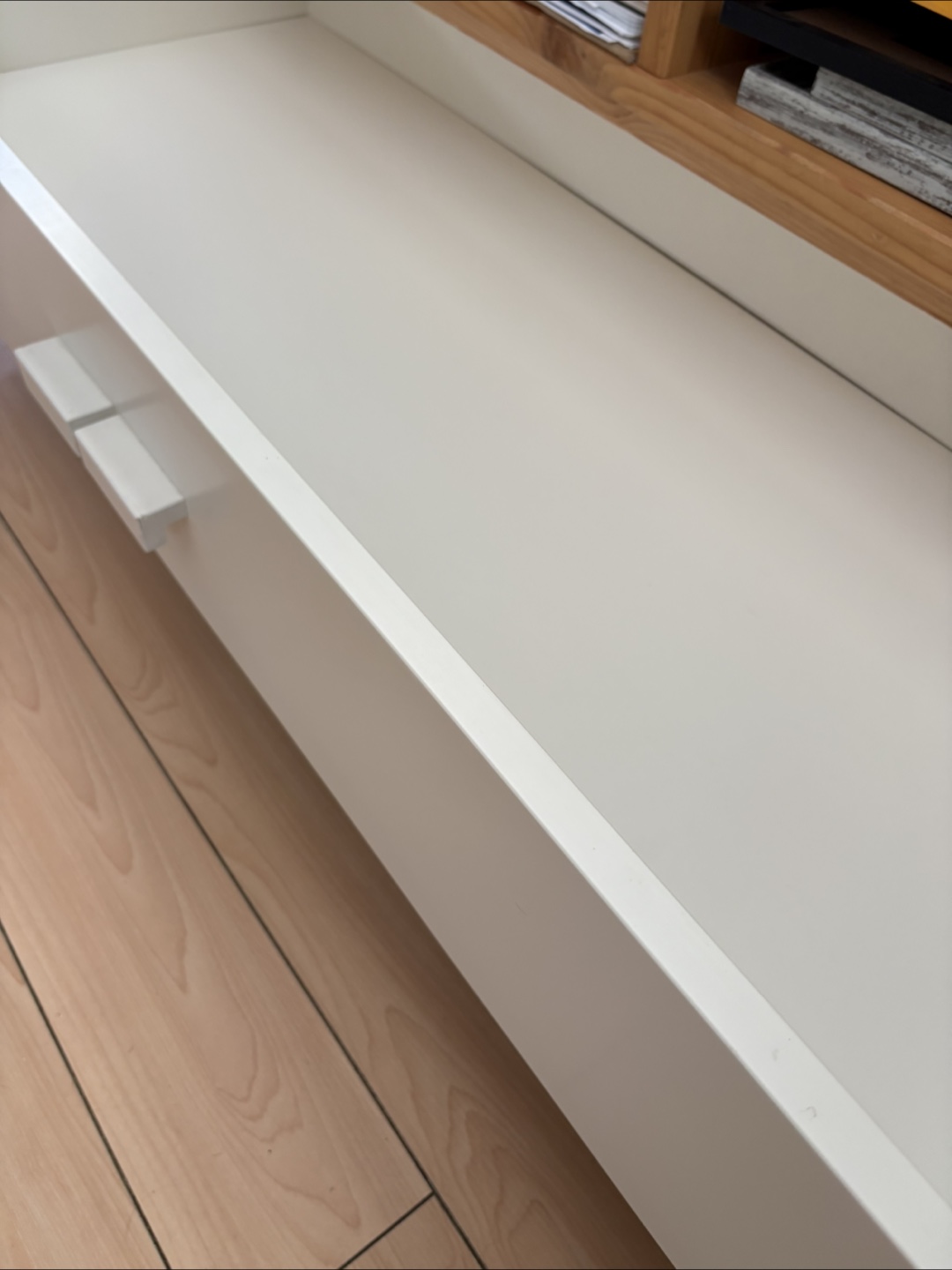Pine wood furniture with white drawer - photo 4