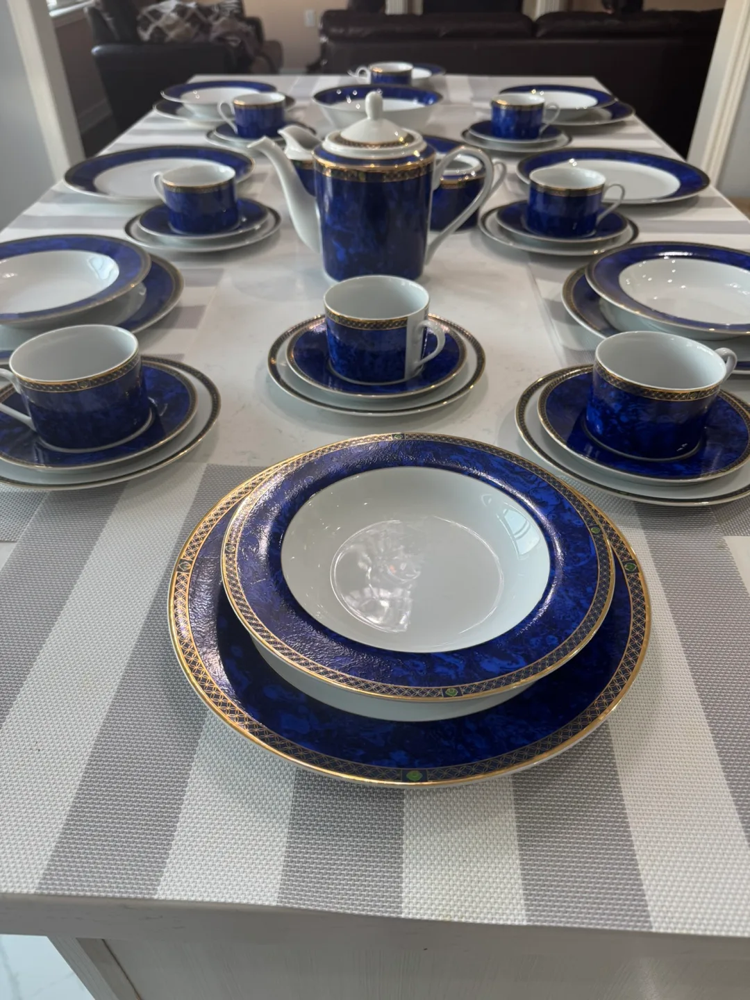 Blue & Gold Dinnerware Set image indicator(3)