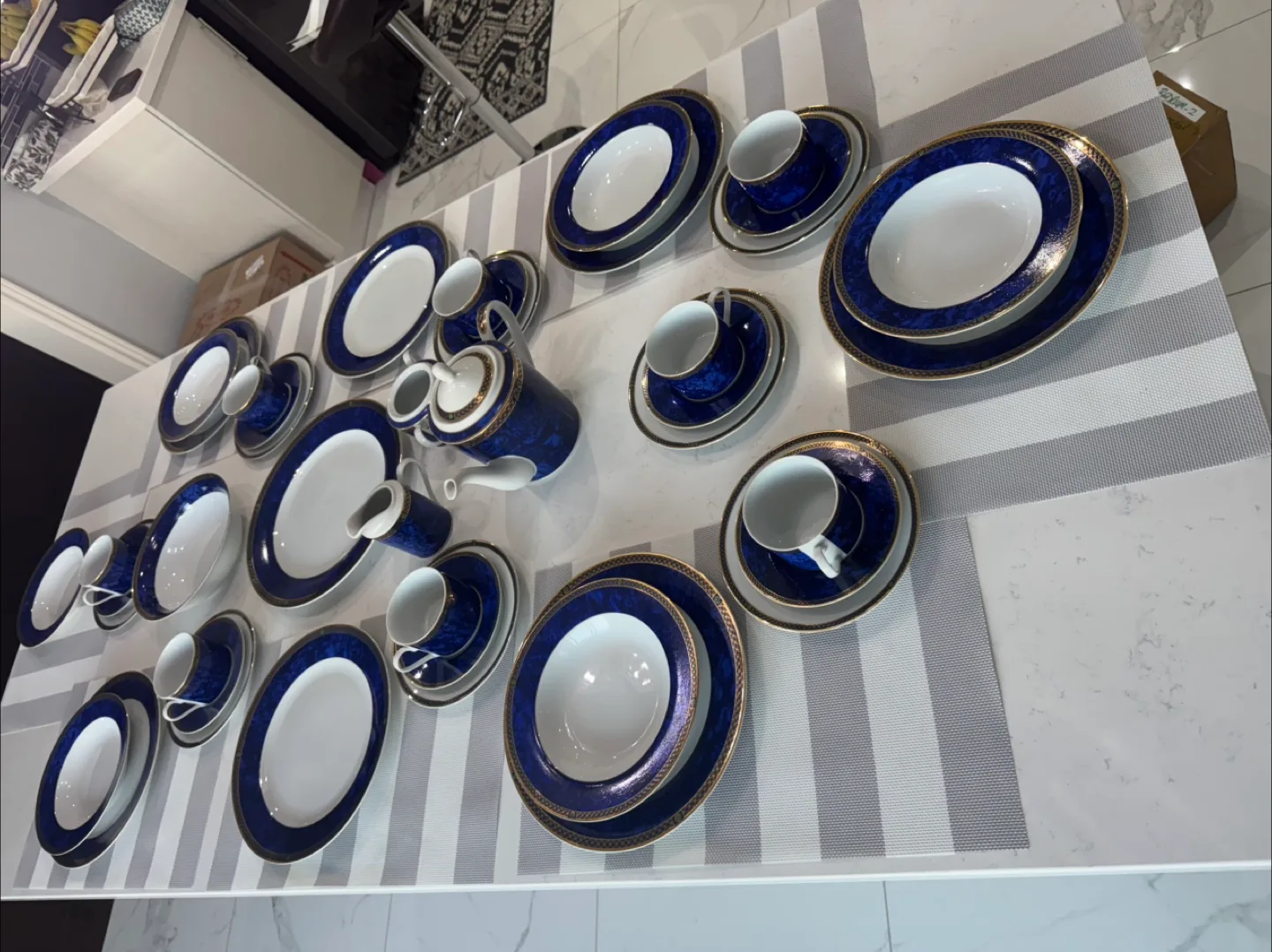 Blue & Gold Dinnerware Set image indicator(2)