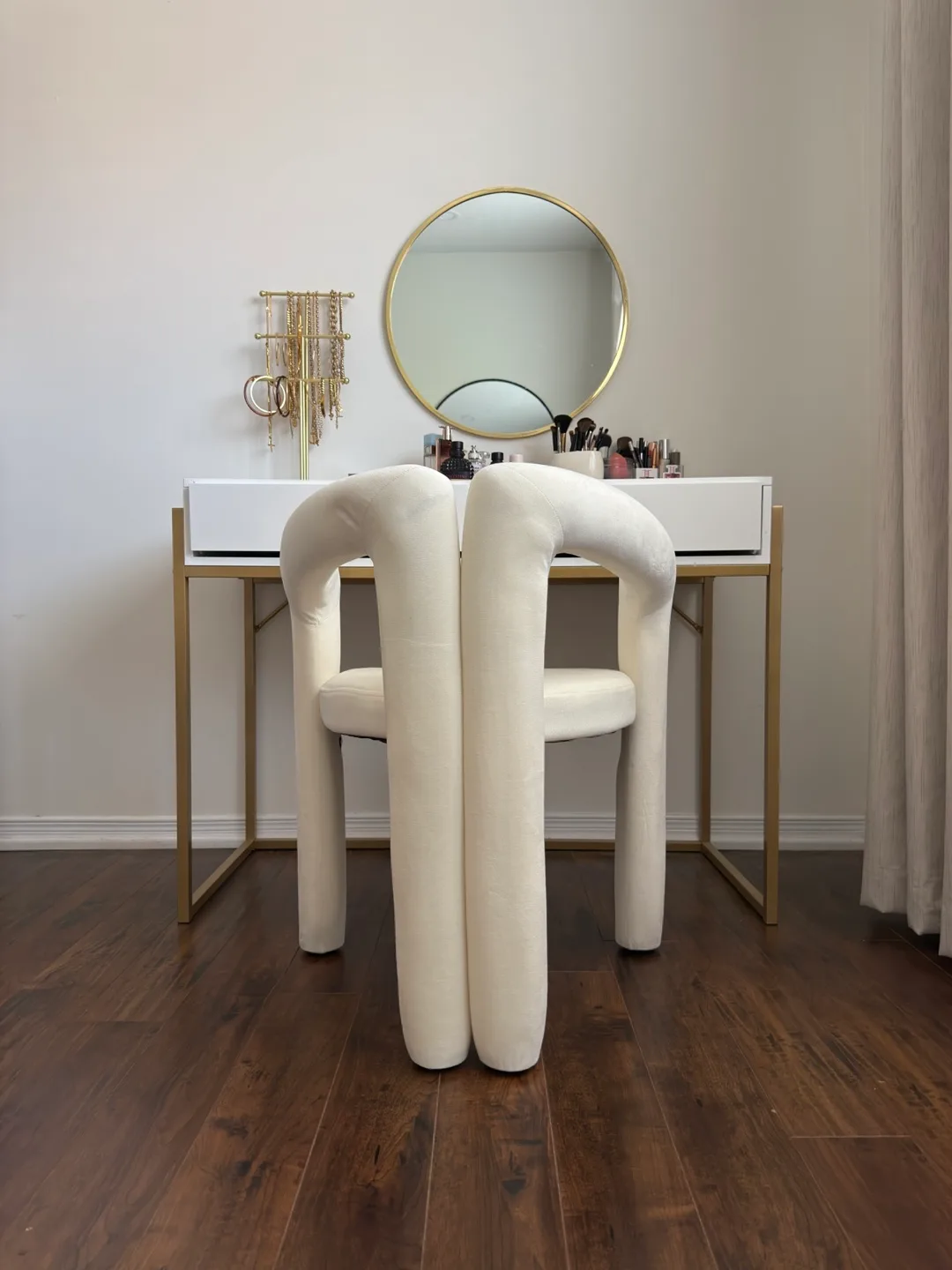 VELVET IVORY ACCENT CHAIR image indicator(4)