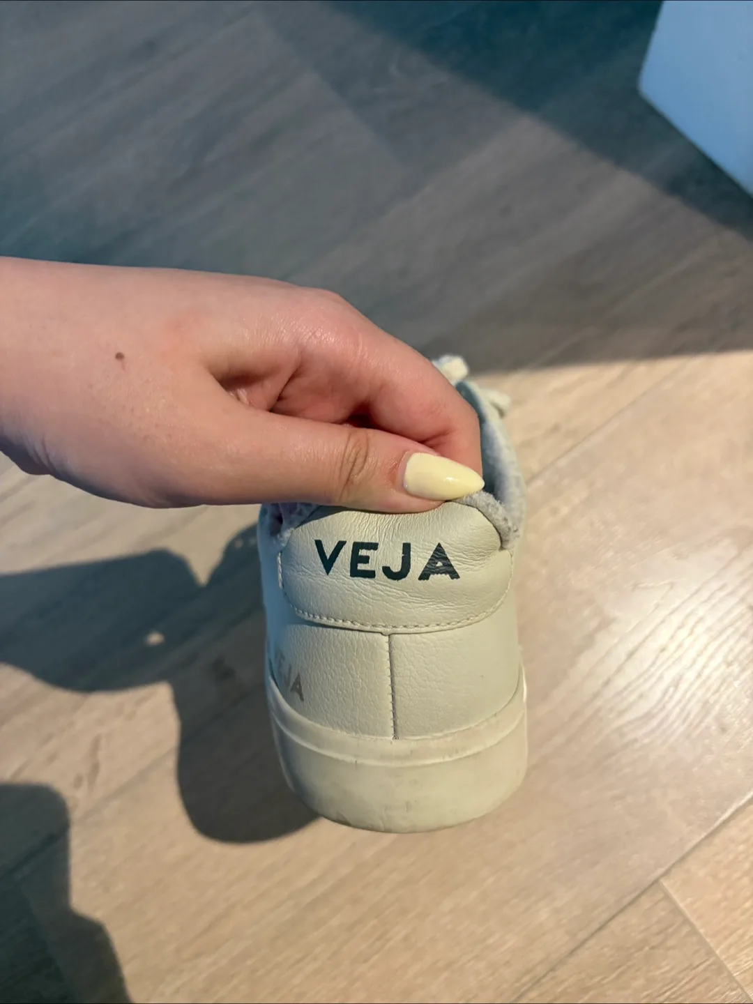 Veja Esplar Leather Sneakers - Size 7 image indicator(3)