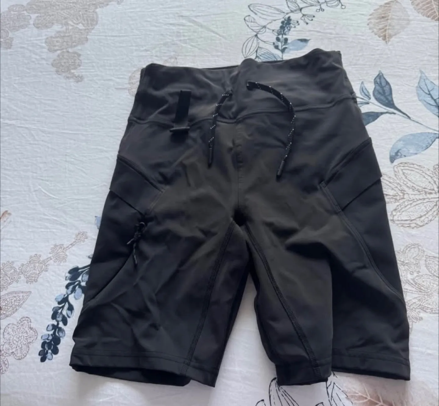 Lululemon Wunder Train High-Rise Shorts - Size 6 thumbnail