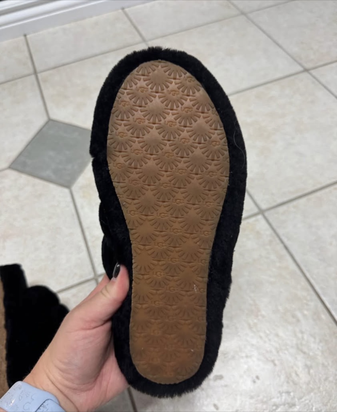 UGG K Fluff Yeah Slide - Black - Size 5 - photo 2