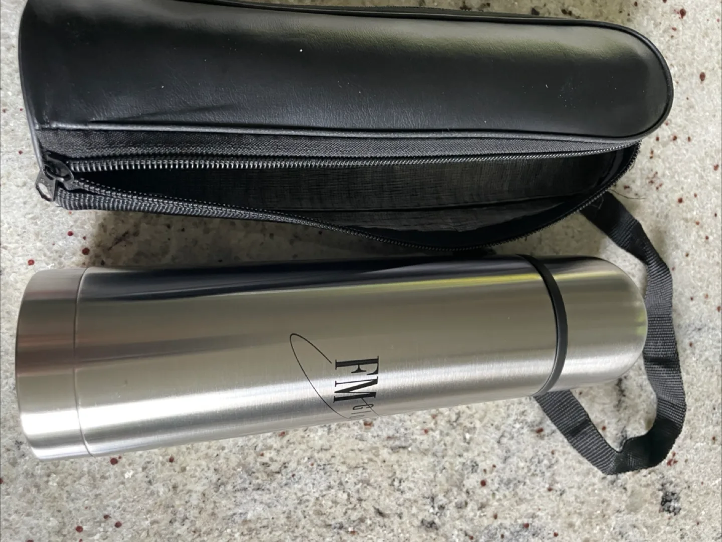 Stainless Steel Thermos with carrying case image indicator(2)