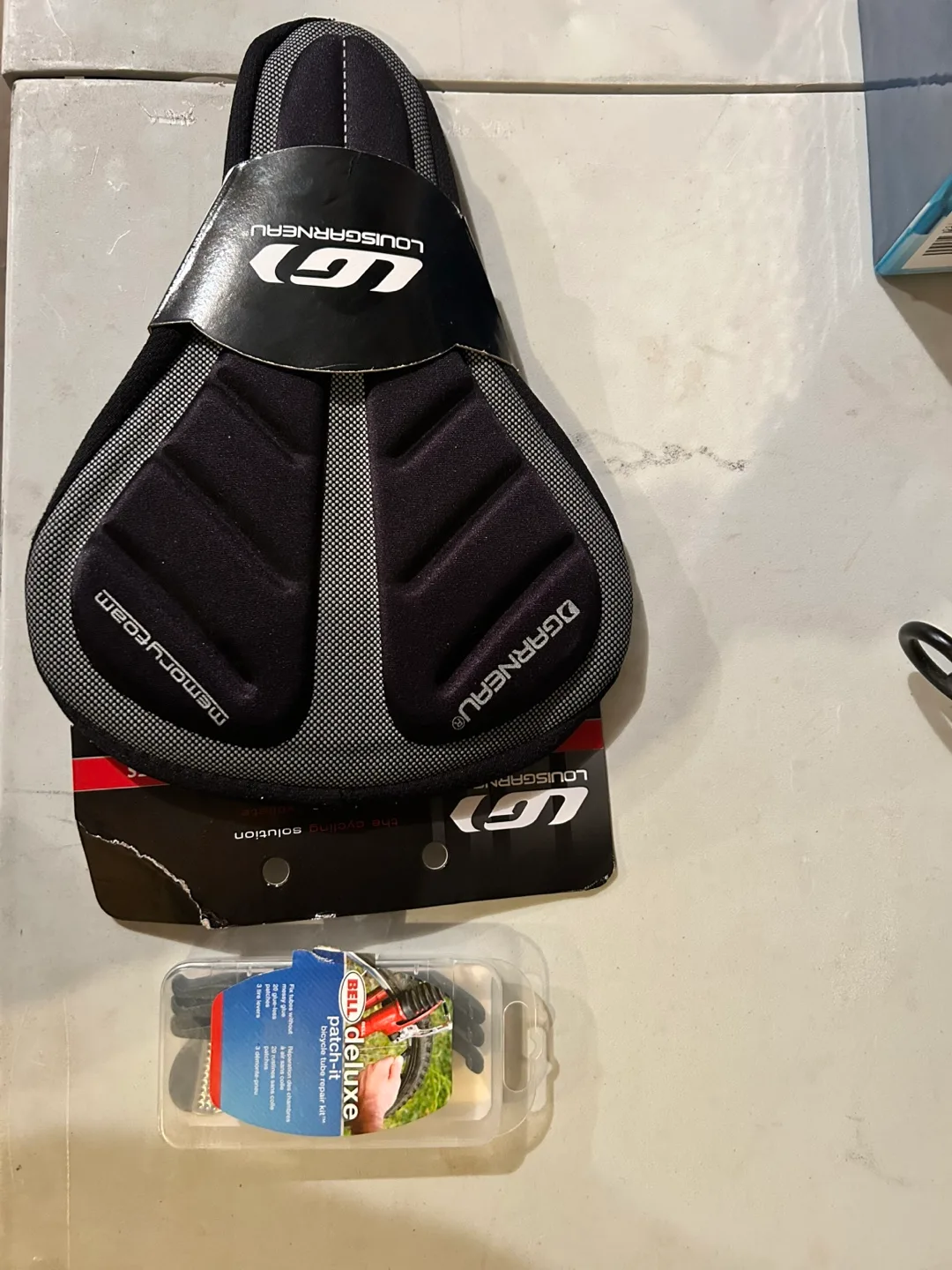 Louis Garneau Memory Foam Bike Seat Cover + Patch Kit thumbnail