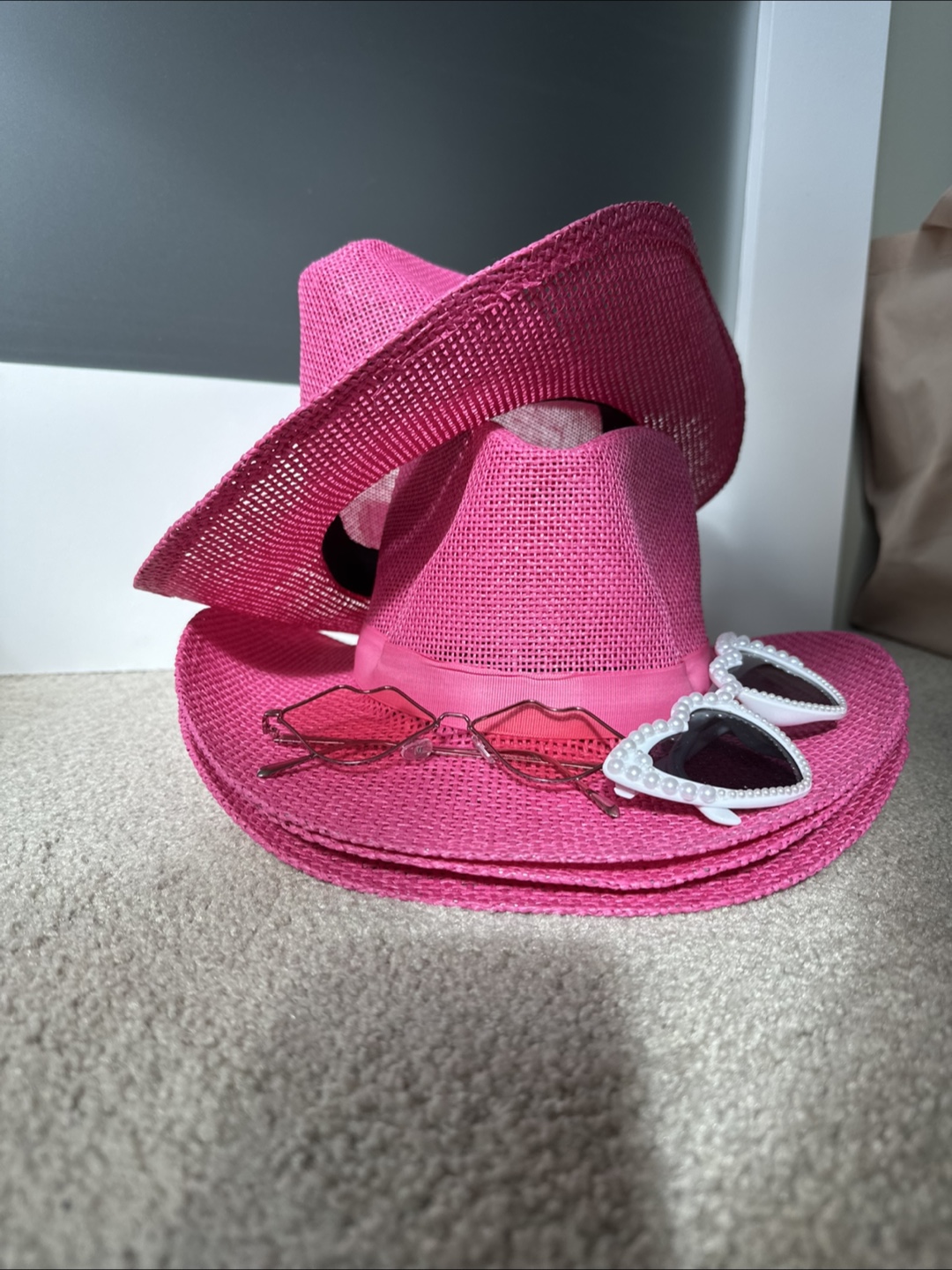 Straw Cowboy Hats & Sunglasses (bachelorette/party) - photo 2