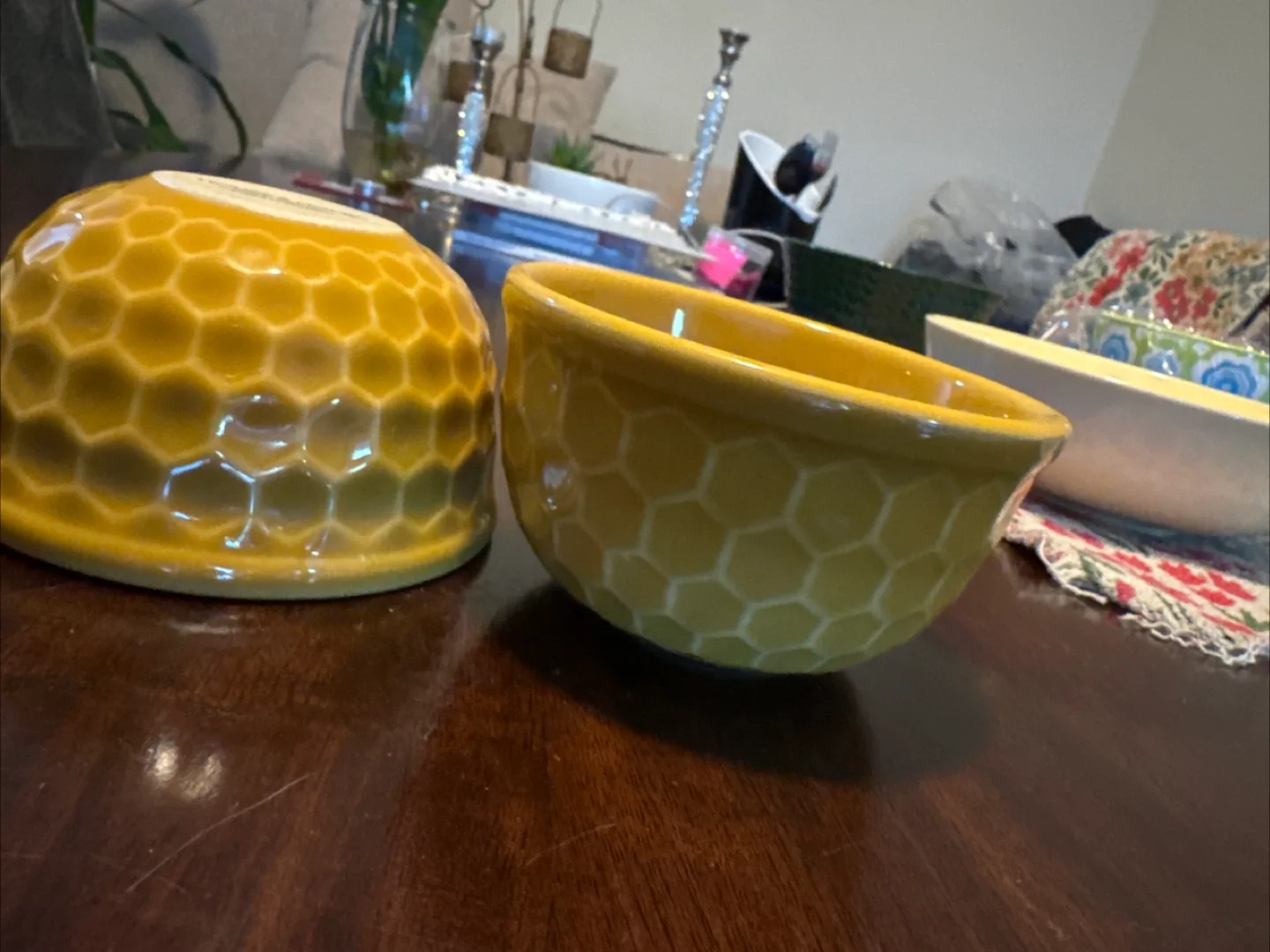 House & Home Honeycomb Bowls - Set of 2 image indicator(2)