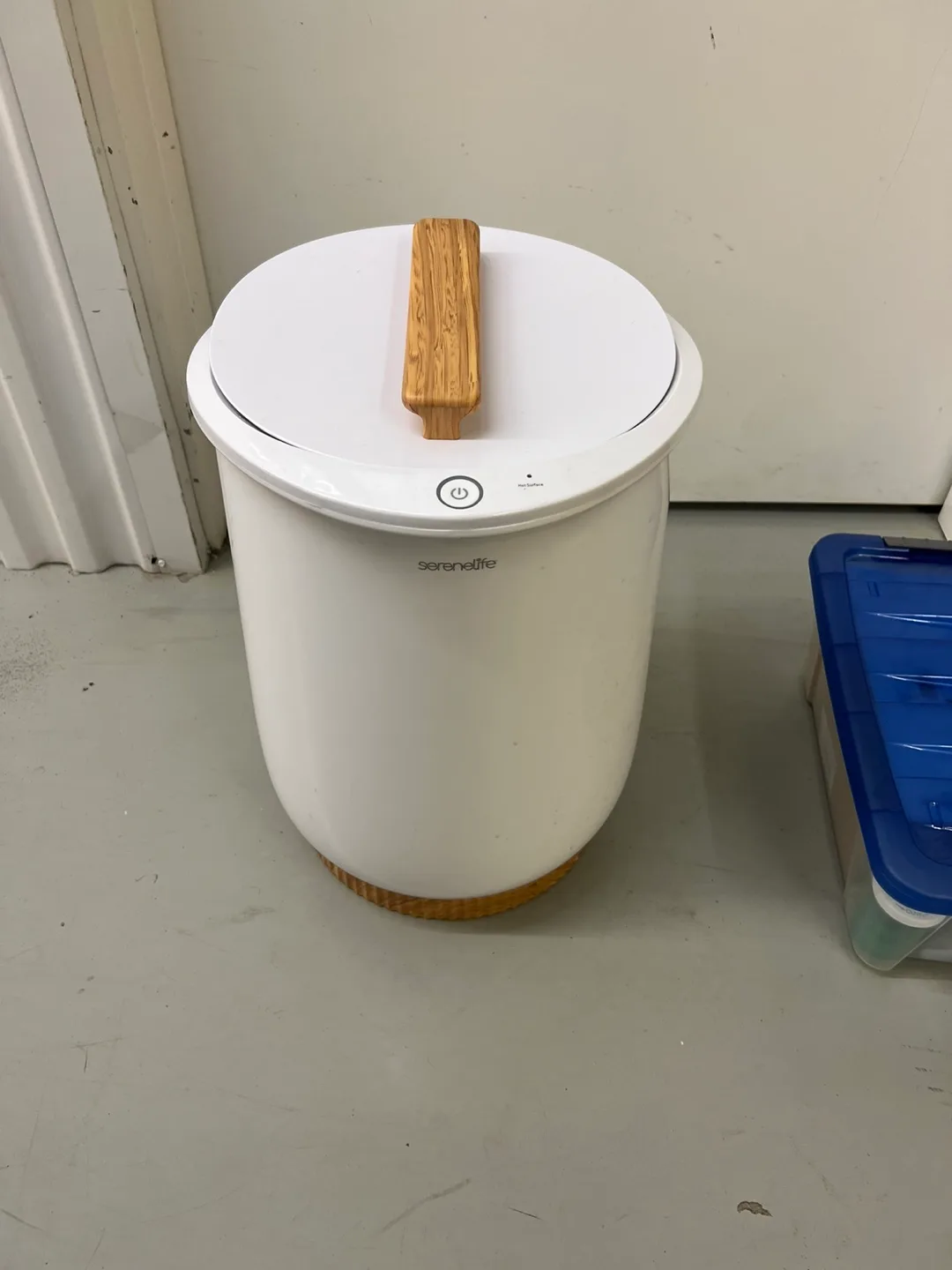 BRAND NEW SereneLife Luxury Bucket Style Towel Warmer thumbnail