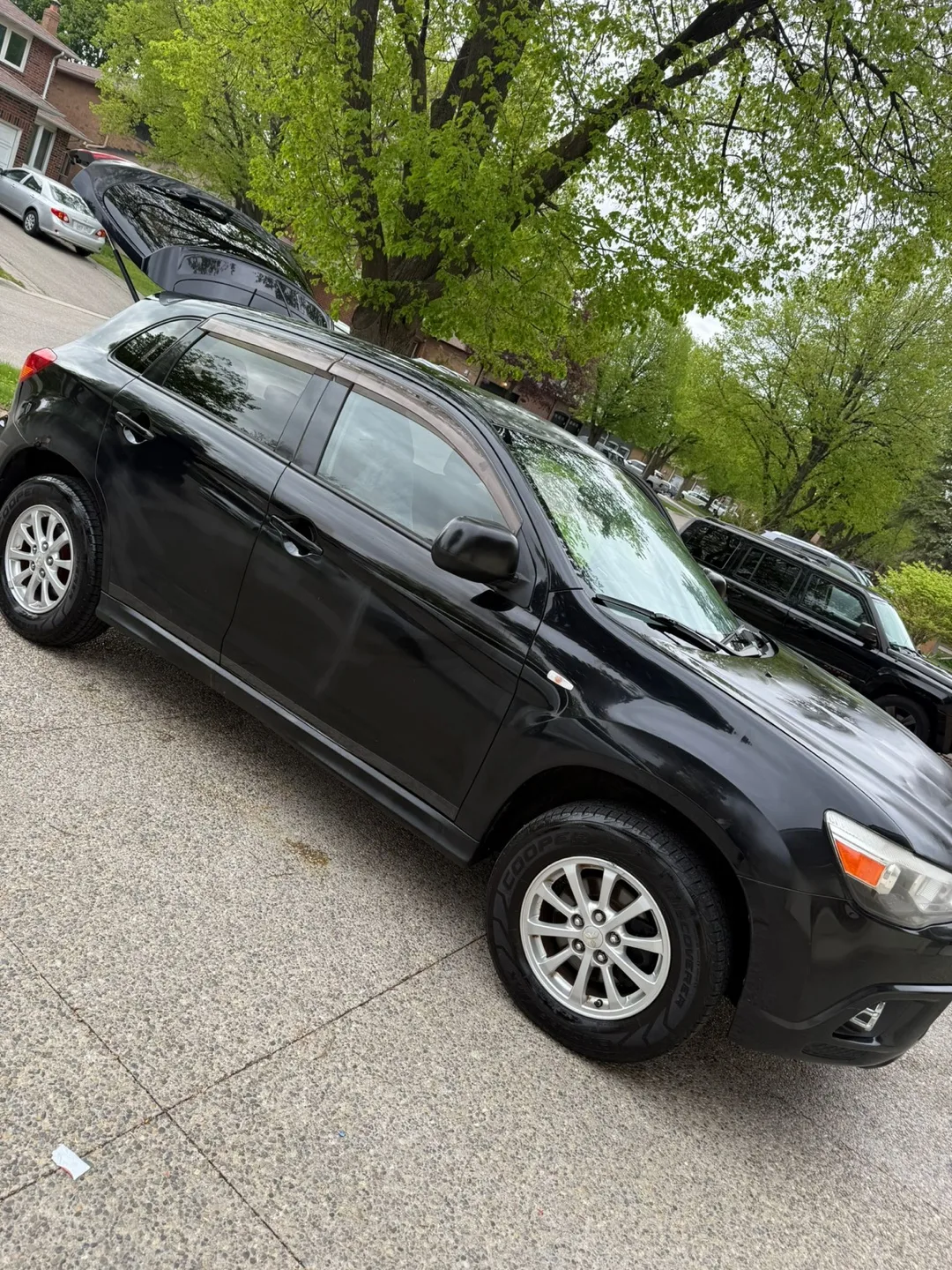 Mitsubishi RVR Black SUV thumbnail