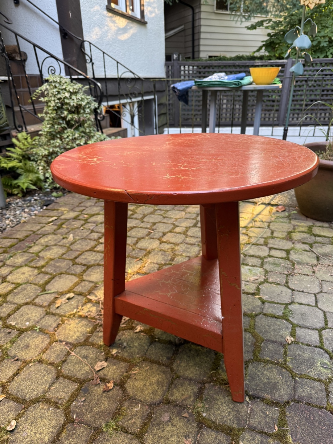 Red Round Table - photo 3