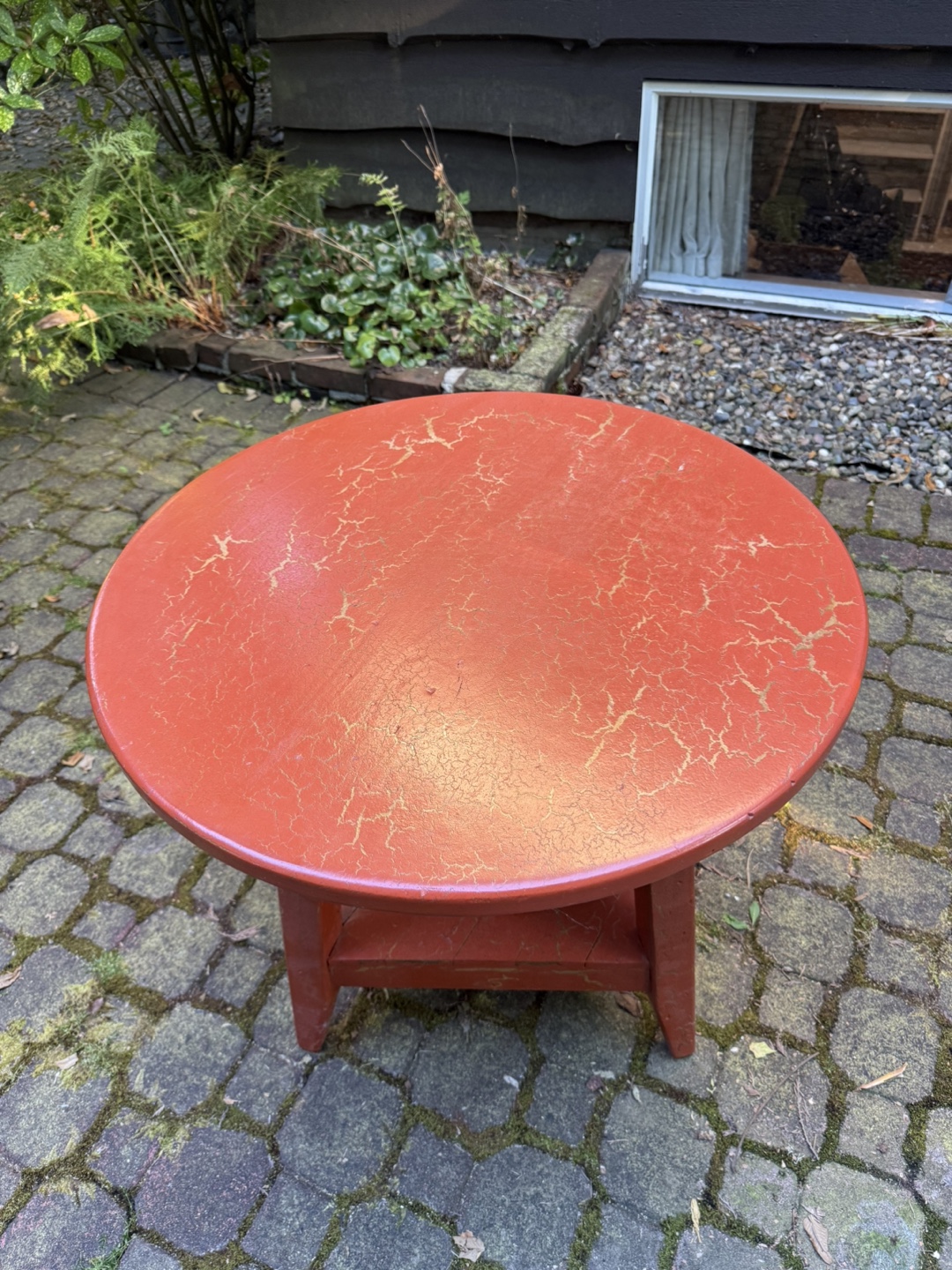 Red Round Table - photo 5