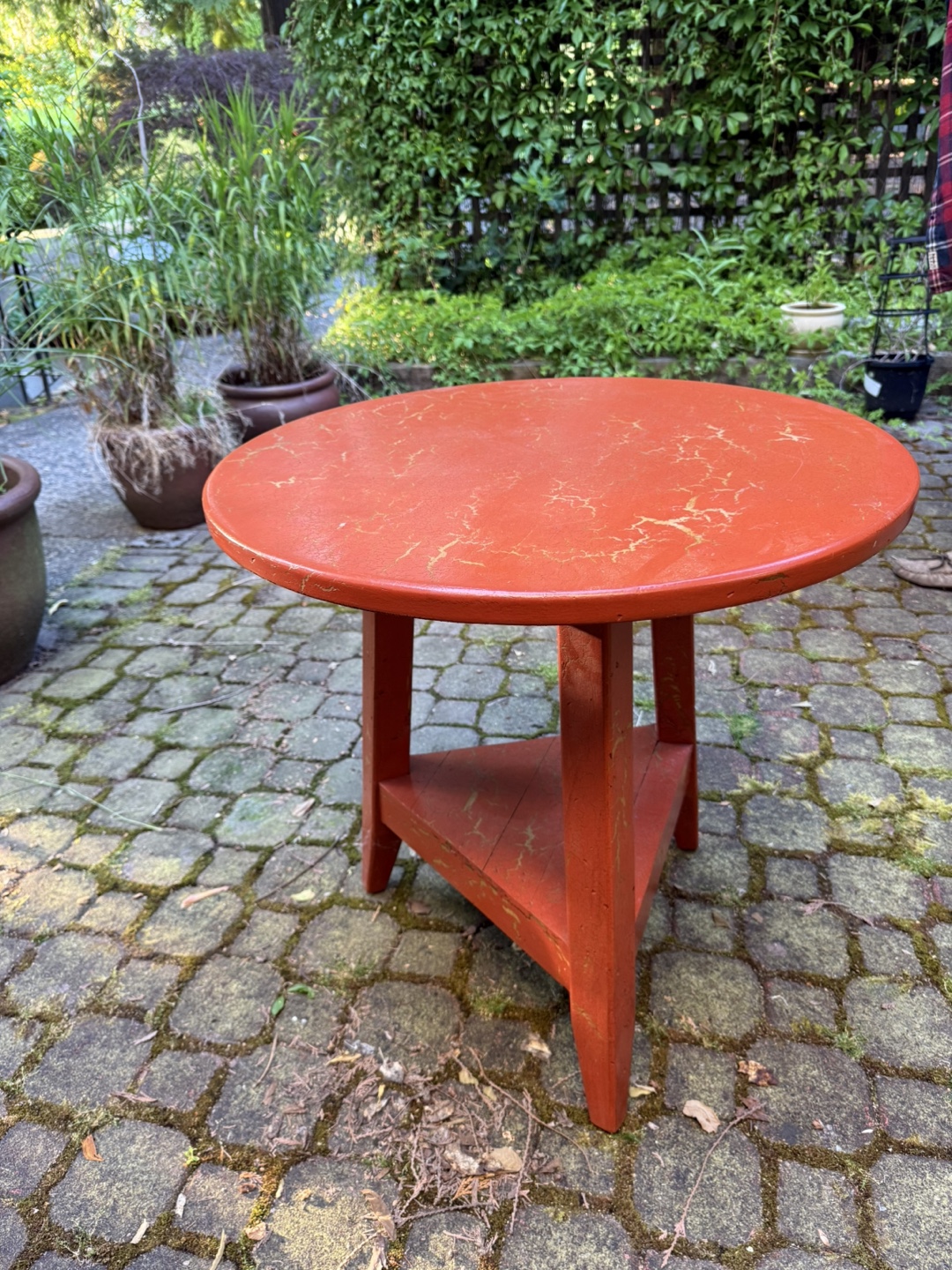 Red Round Table - photo 2