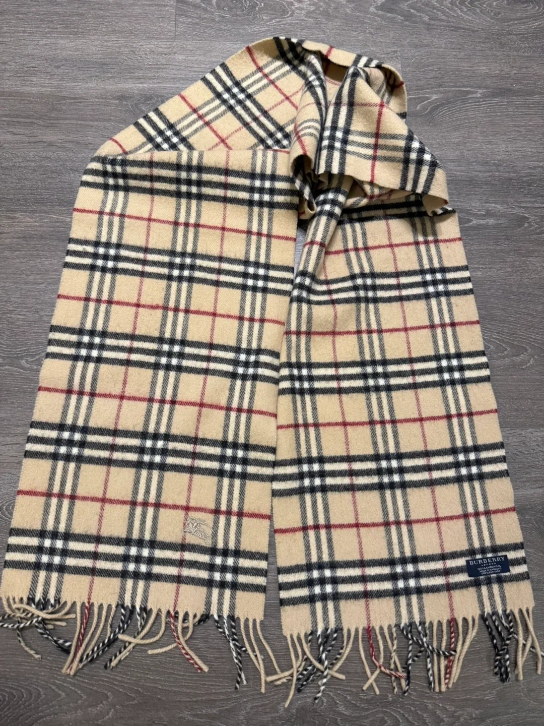 Burberry London 100% Lambswool Scarf made in England image indicator(3)