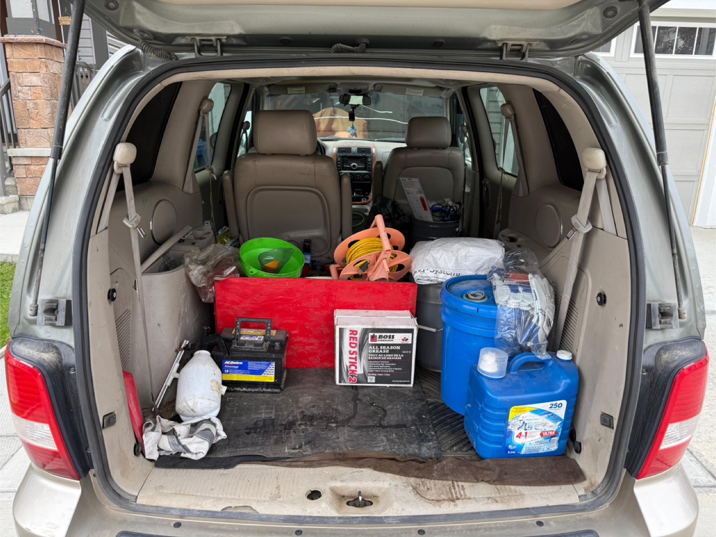 Kia Sedona Minivan - Great for mechanics or construction guys ! - photo 5