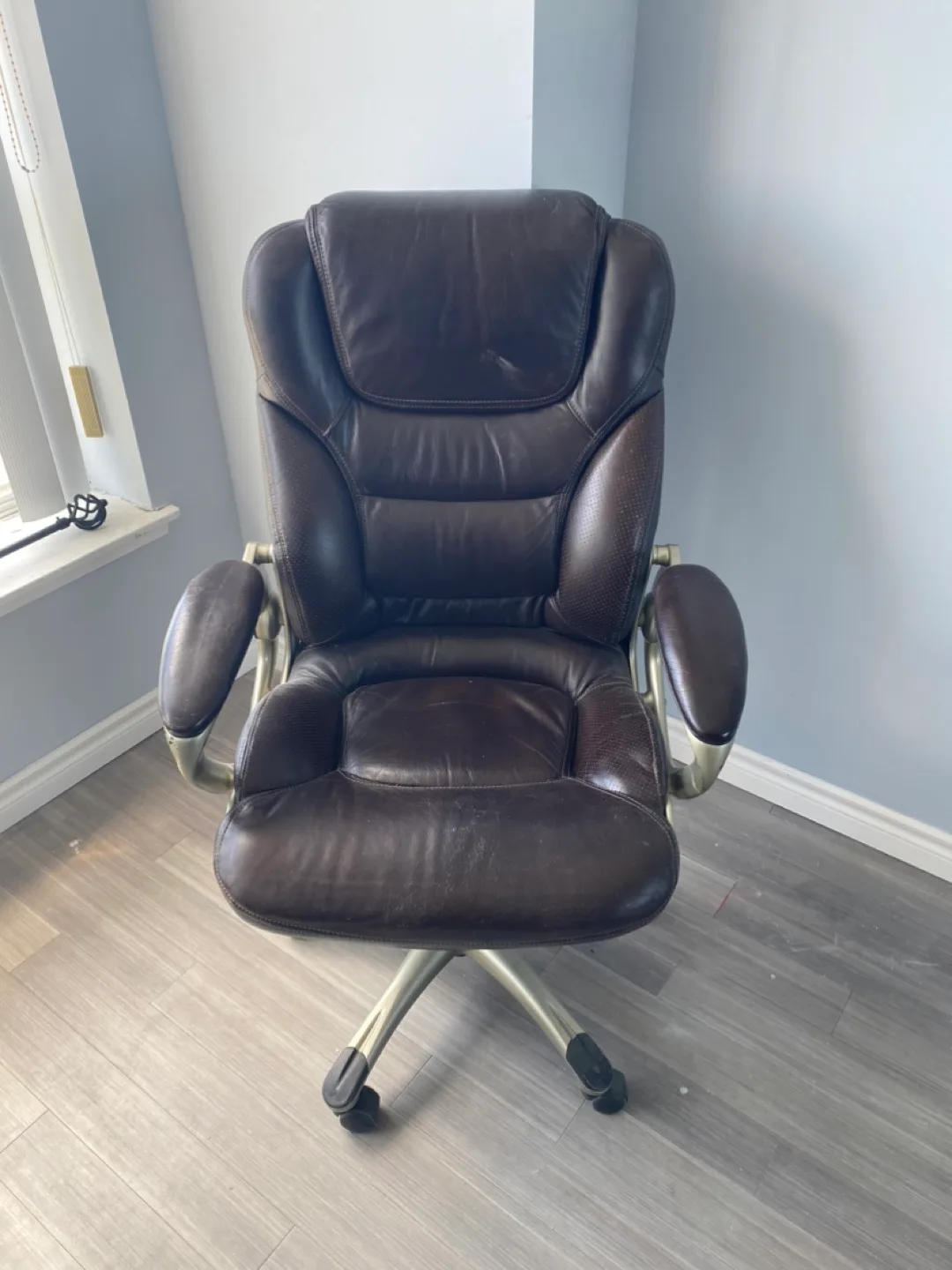 Brown Leather Executive Office Chair thumbnail