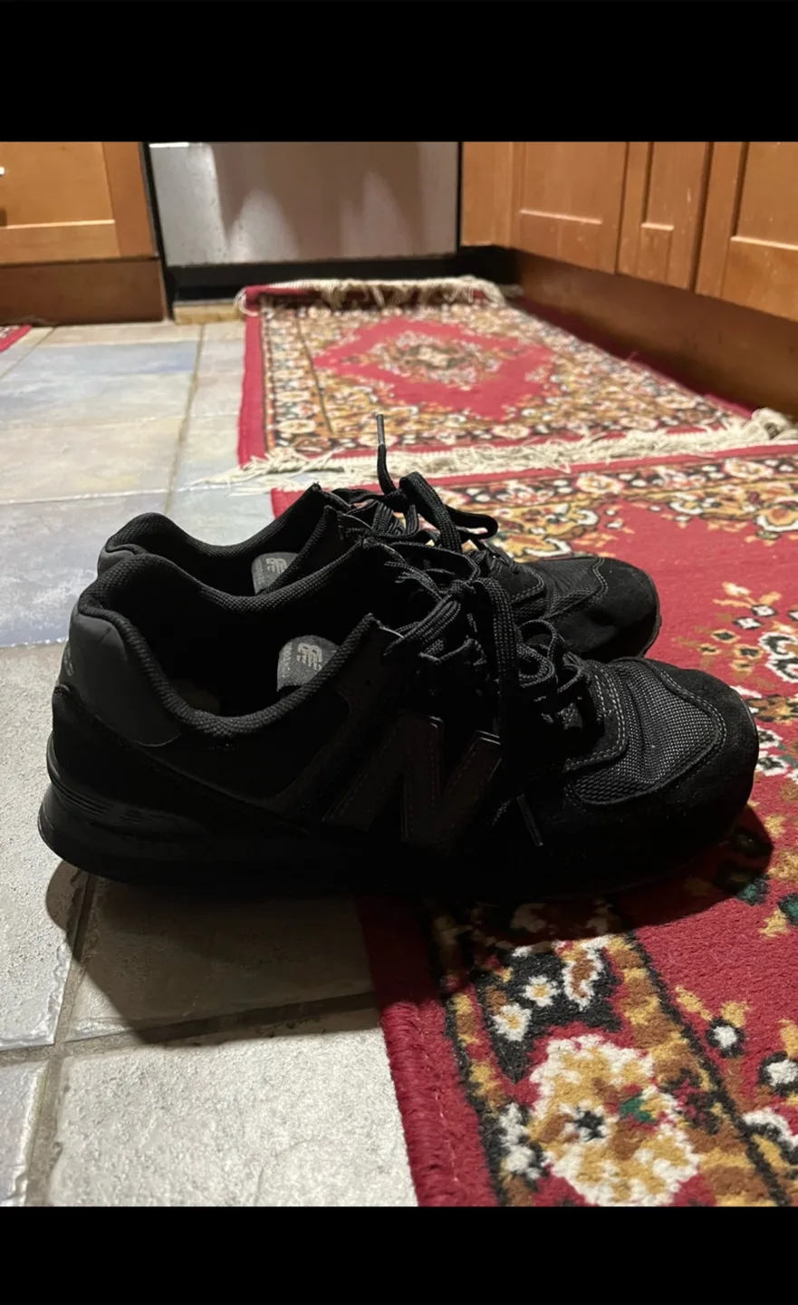 New Balance 574 Classic Black Sneakers image indicator(2)