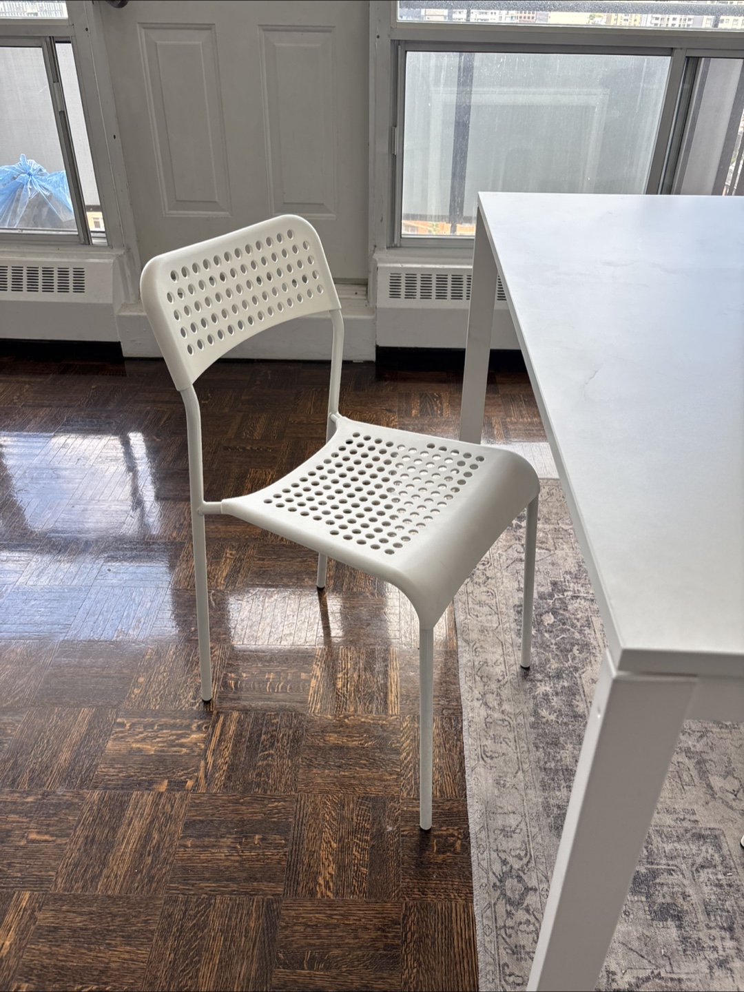 IKEA VIHALS Table (White) - photo 2