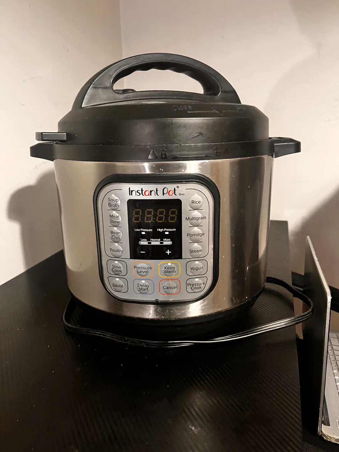 Instant Pot Duo - Electric Pressure Cooker thumbnail