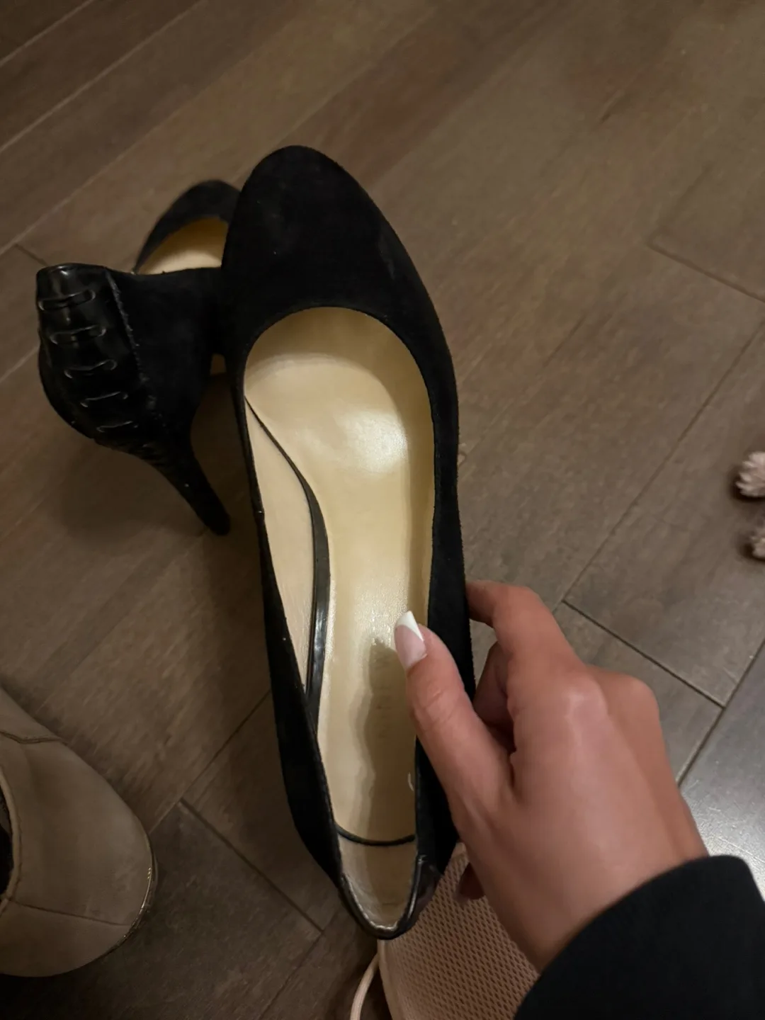 Nine West Black Suede Heels image indicator(3)