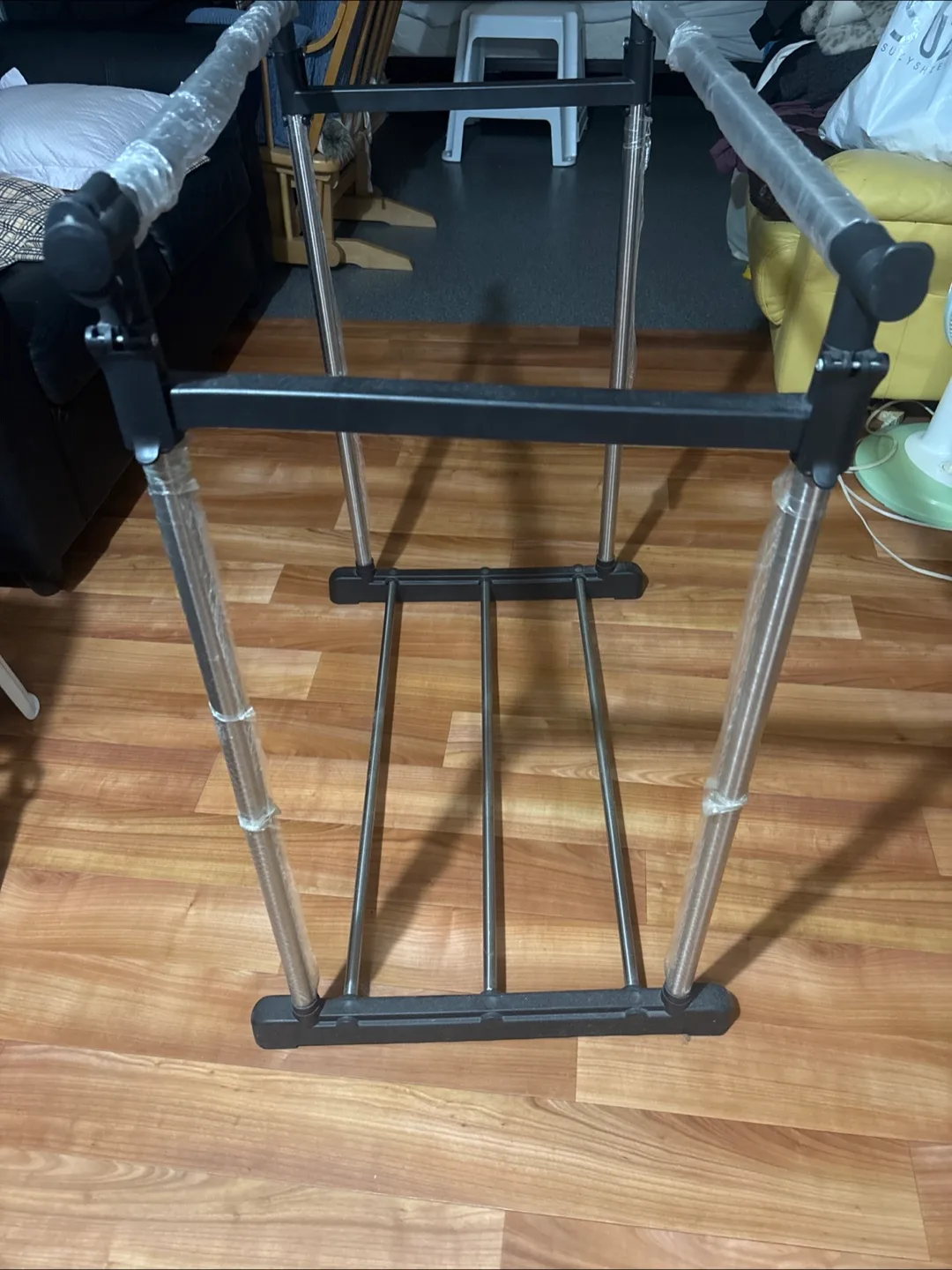 Adjustable Garment Rack - Silver & Black image indicator(2)