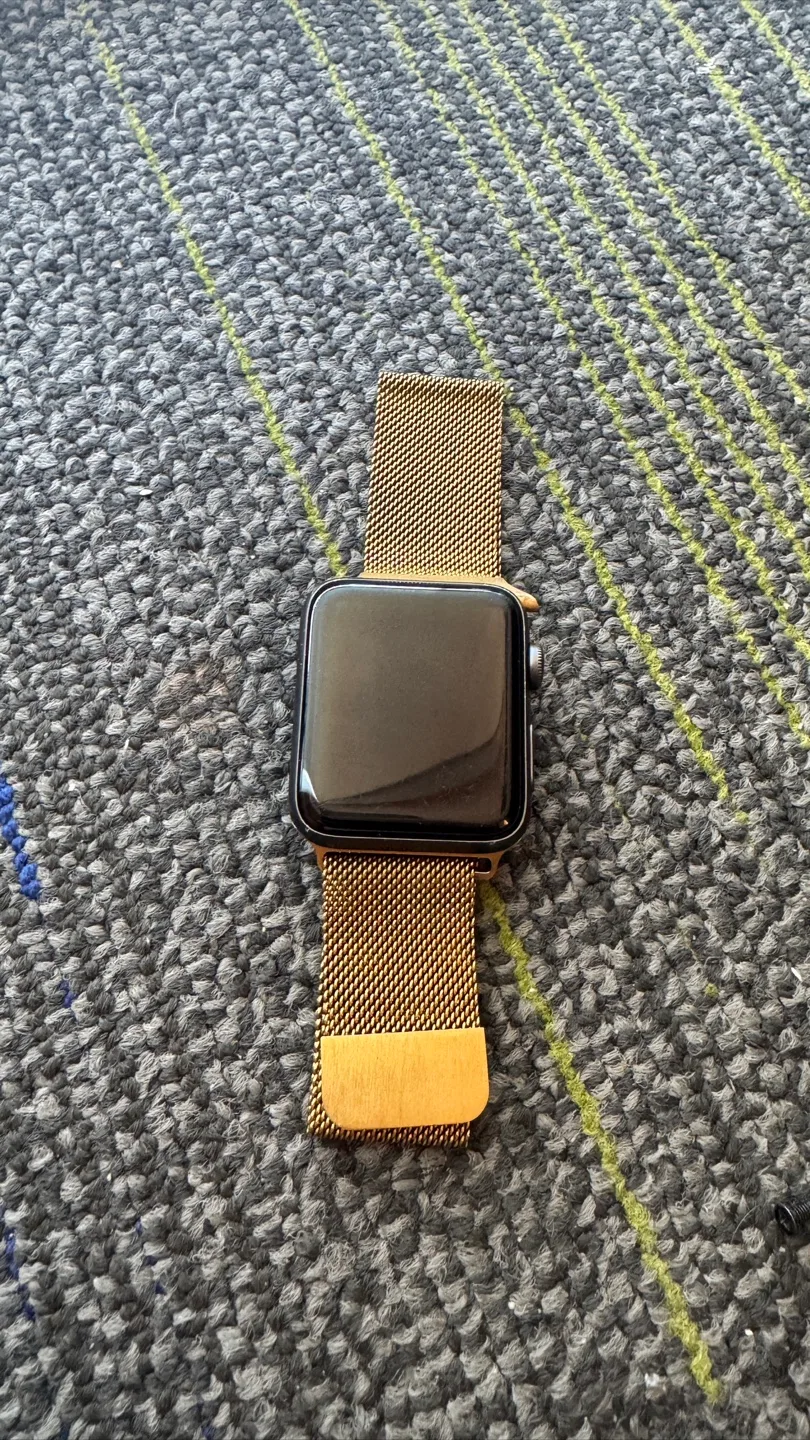 Apple Watch 2 with Gold Band thumbnail