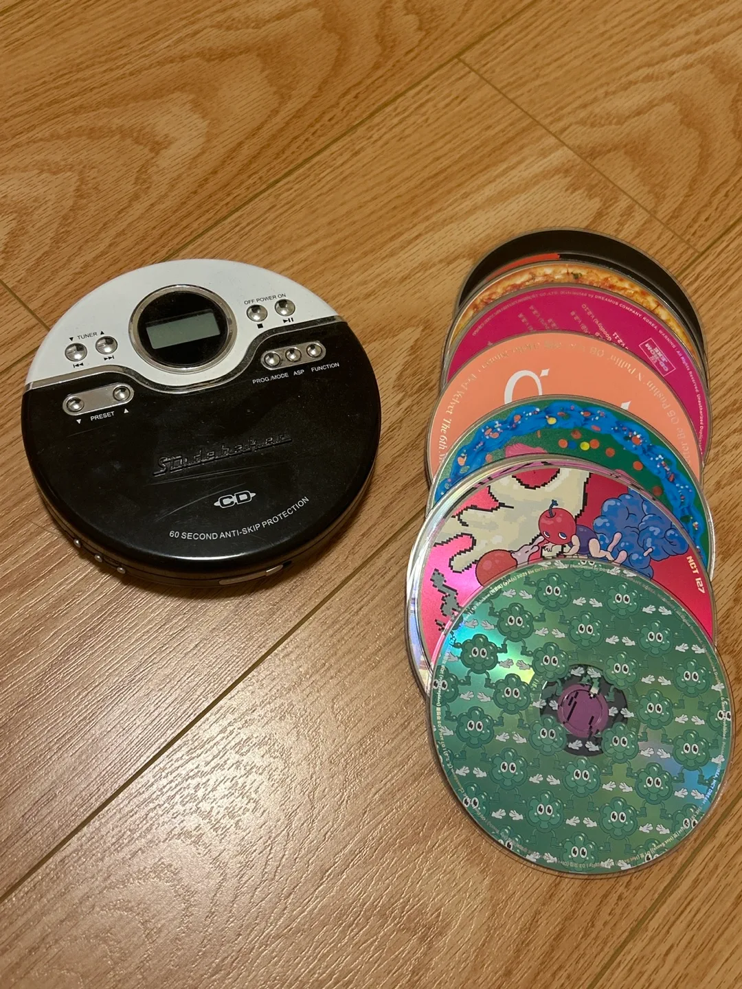 Studebaker Portable CD Player & kpop cds thumbnail