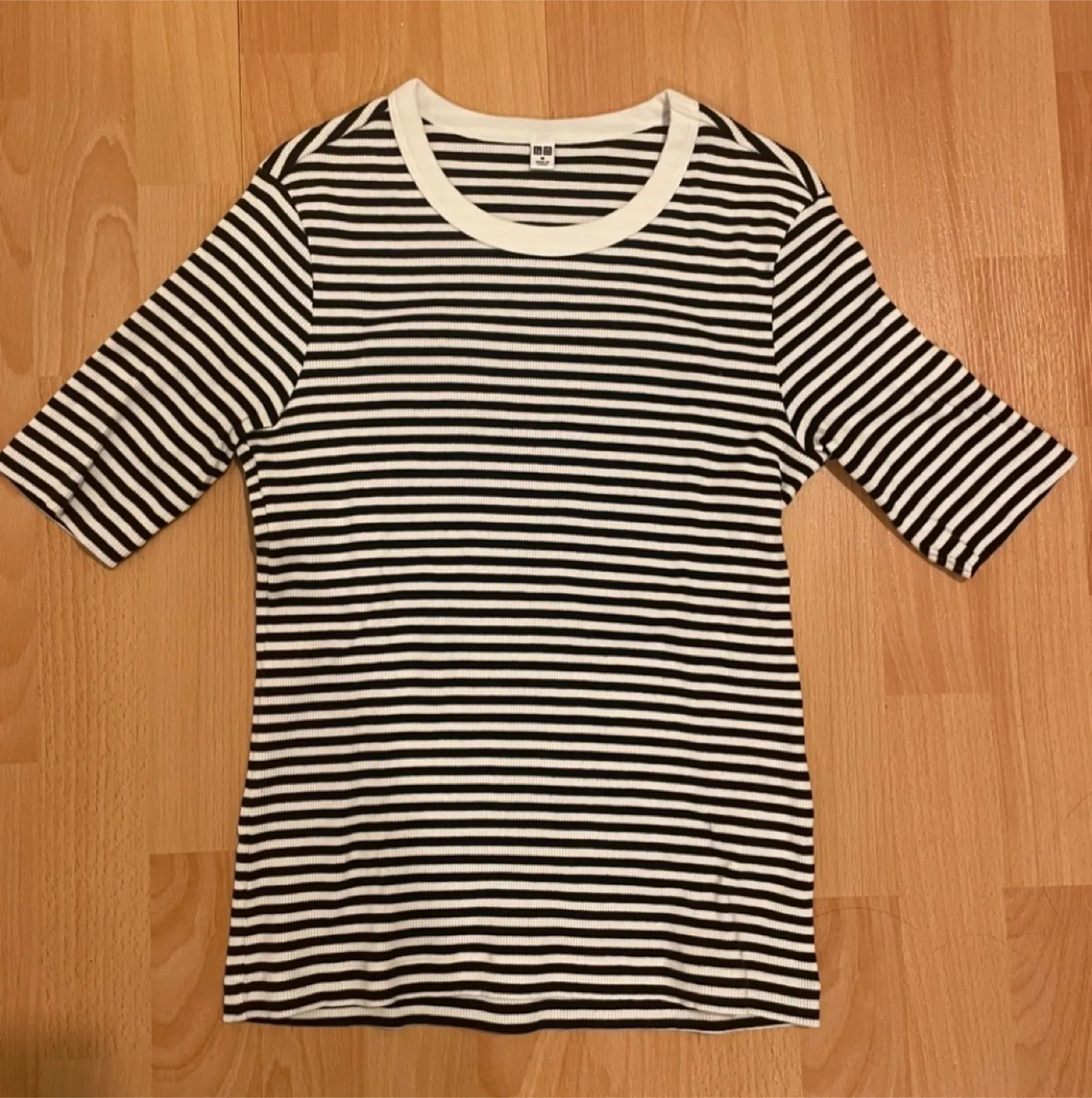 Uniqlo Striped  ribbed T-shirts - Size M thumbnail