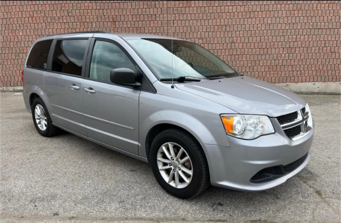 2012 Dodge Grand Caravan 165km Saftied! Entertainment/Stow&Go thumbnail