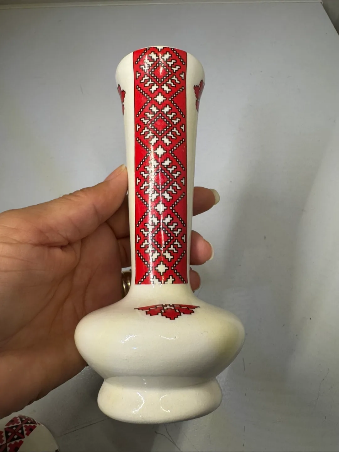 🇨🇦🍁Vintage White Vase with Red Pattern thumbnail