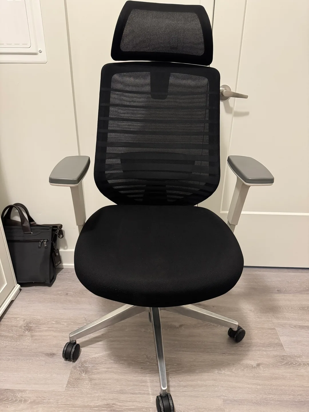 Ergonomic Office Chair (Branch Canada) image indicator(4)