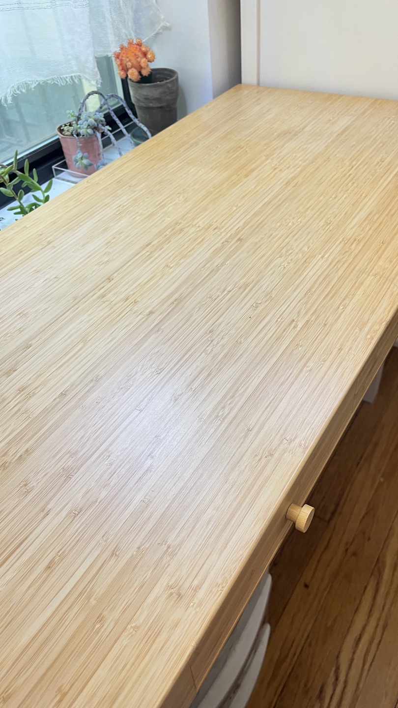 Desk - photo 3