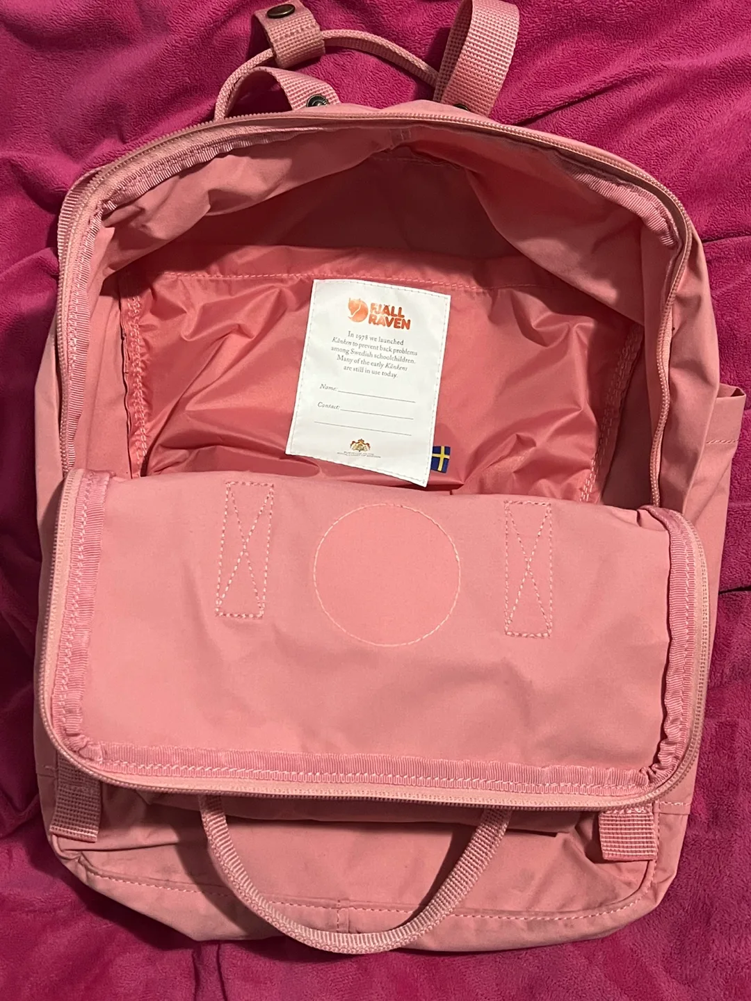 *LIKE NEW* PINK Fjallraven Kanken — 16L image indicator(4)