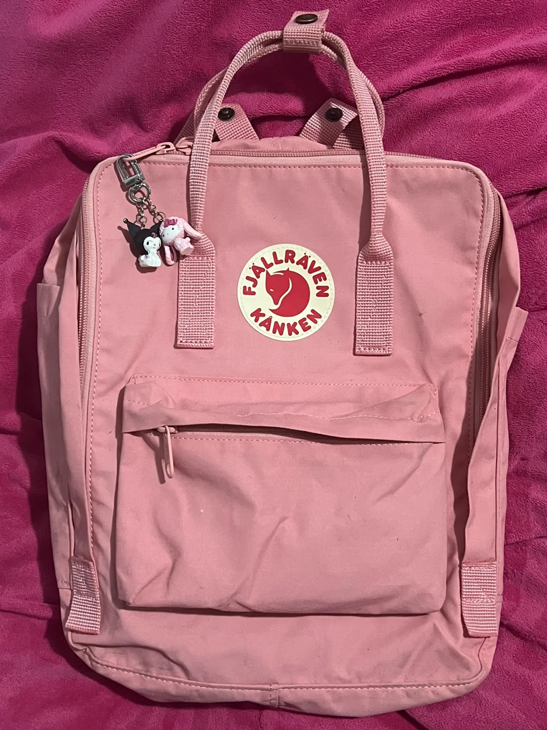 *LIKE NEW* PINK Fjallraven Kanken — 16L