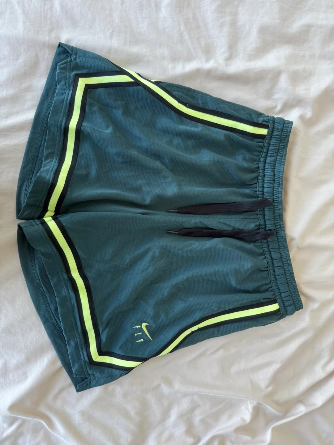 Nike Fly Basketball Shorts - Women's Medium BRAND NEW thumbnail
