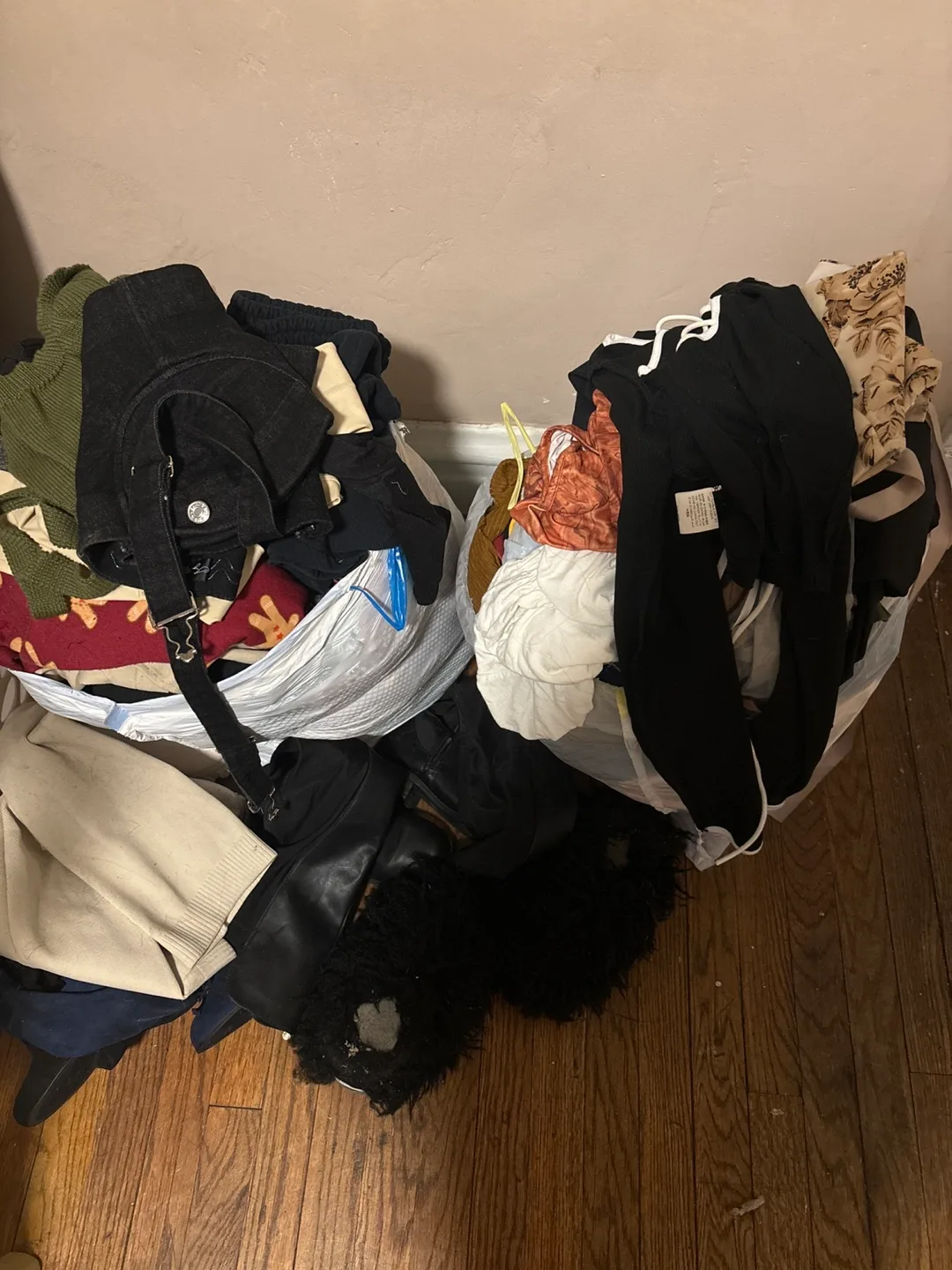 Free clothes thumbnail