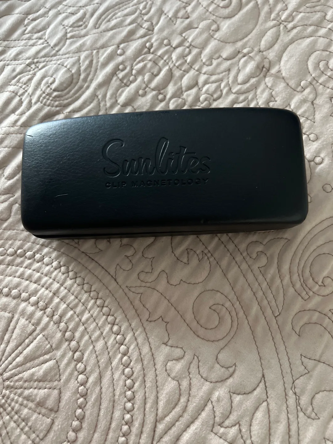 Sunlites Clip Magnetology Eyeglass Case image indicator(4)