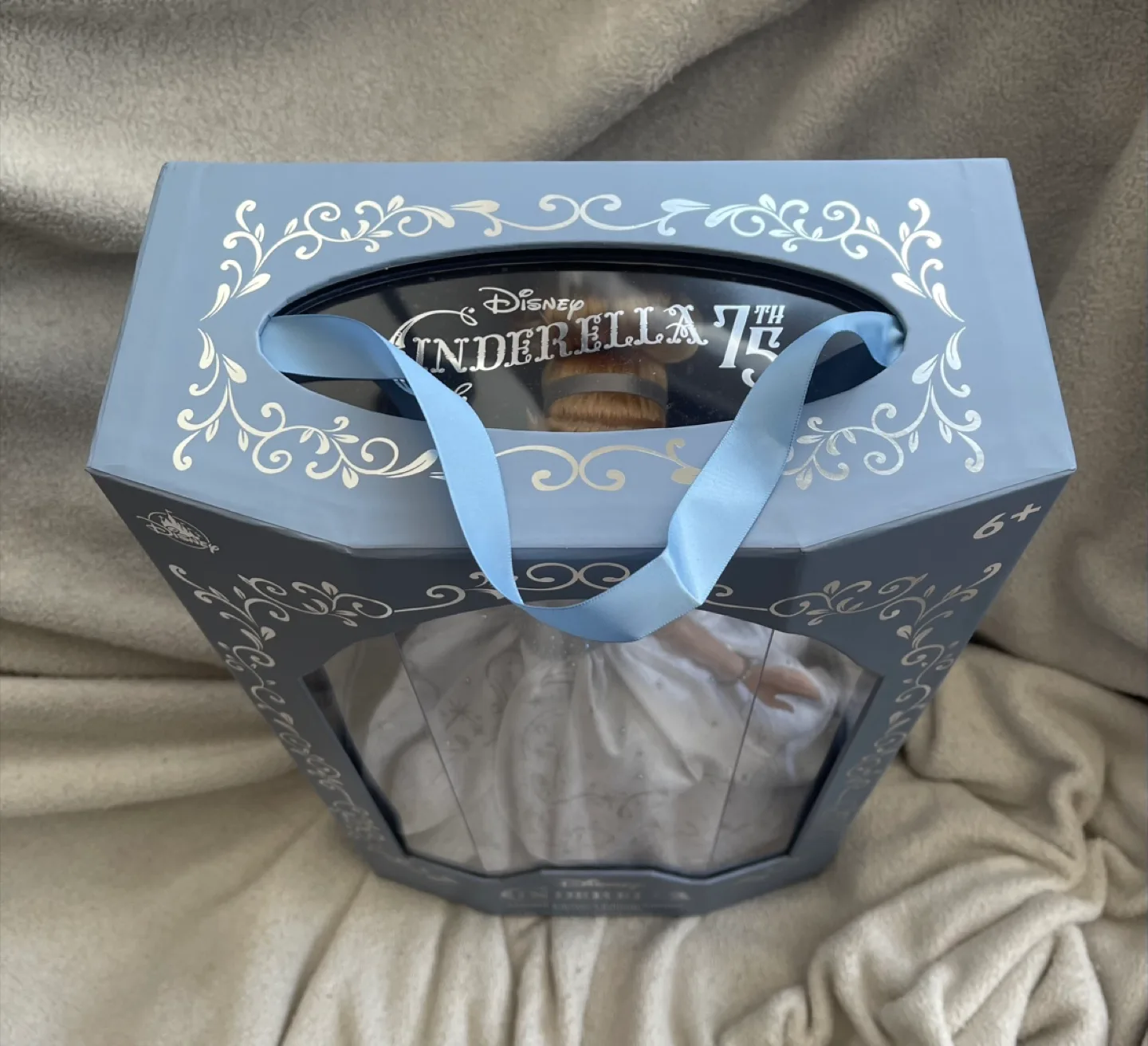 Disney Cinderella 75th Anniversary Limited Edition Doll image indicator(6)
