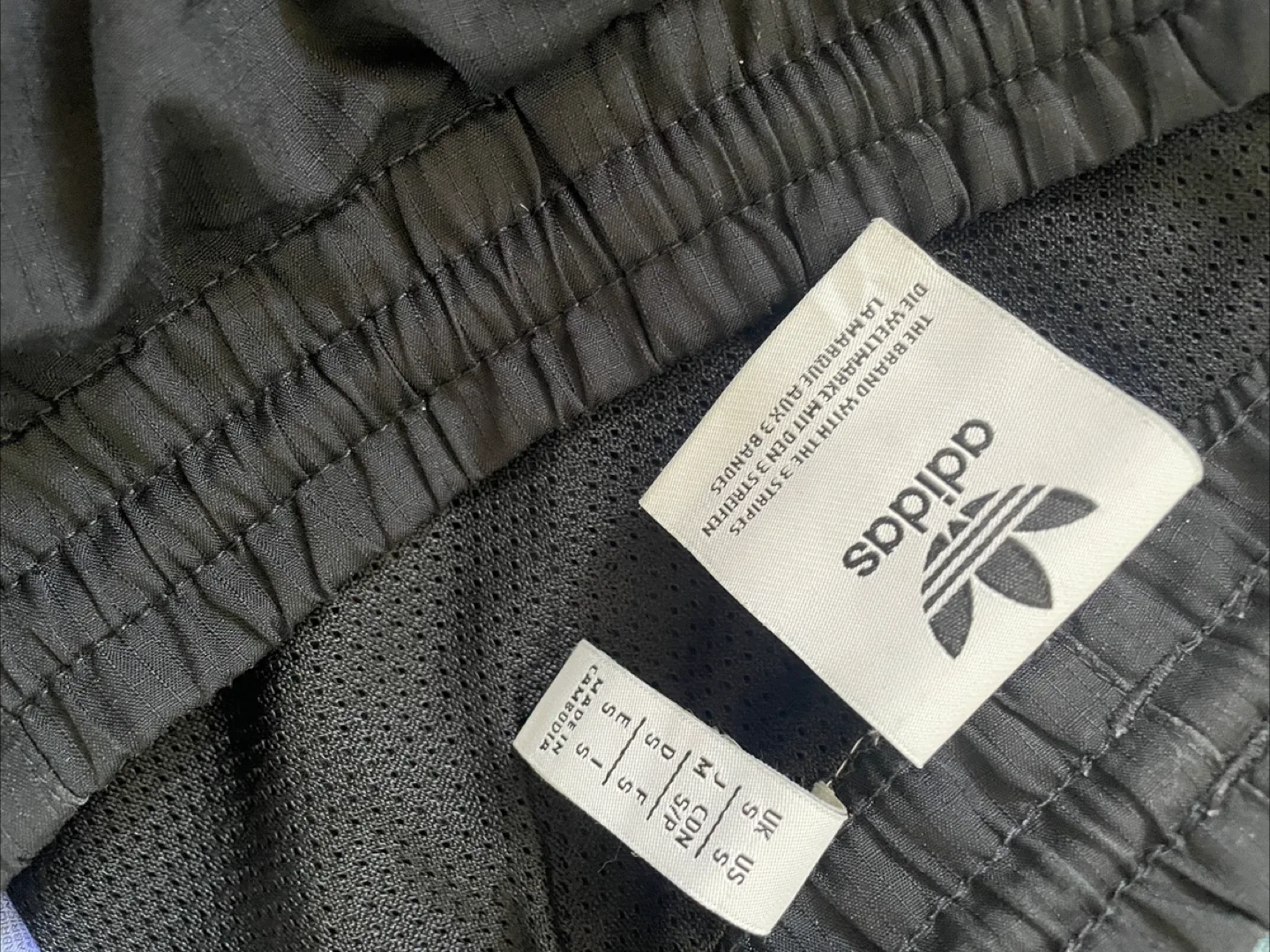 Adidas Black 3-Stripes Shorts - Size S image indicator(3)