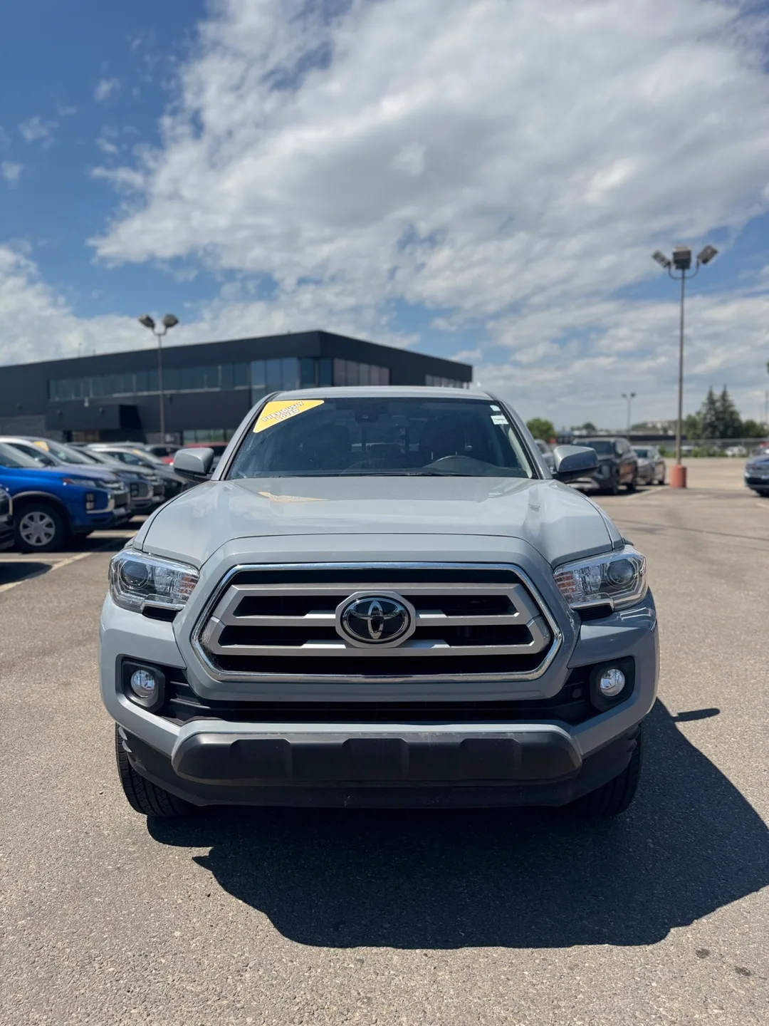 2021 Toyota Tacoma thumbnail