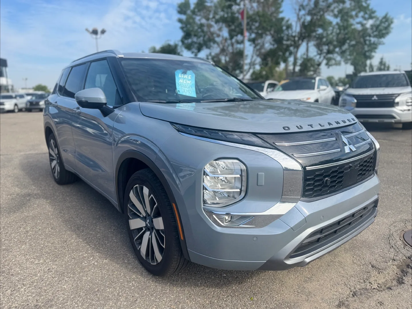 2025 Mitsubishi Outlander SUV - Like New! thumbnail