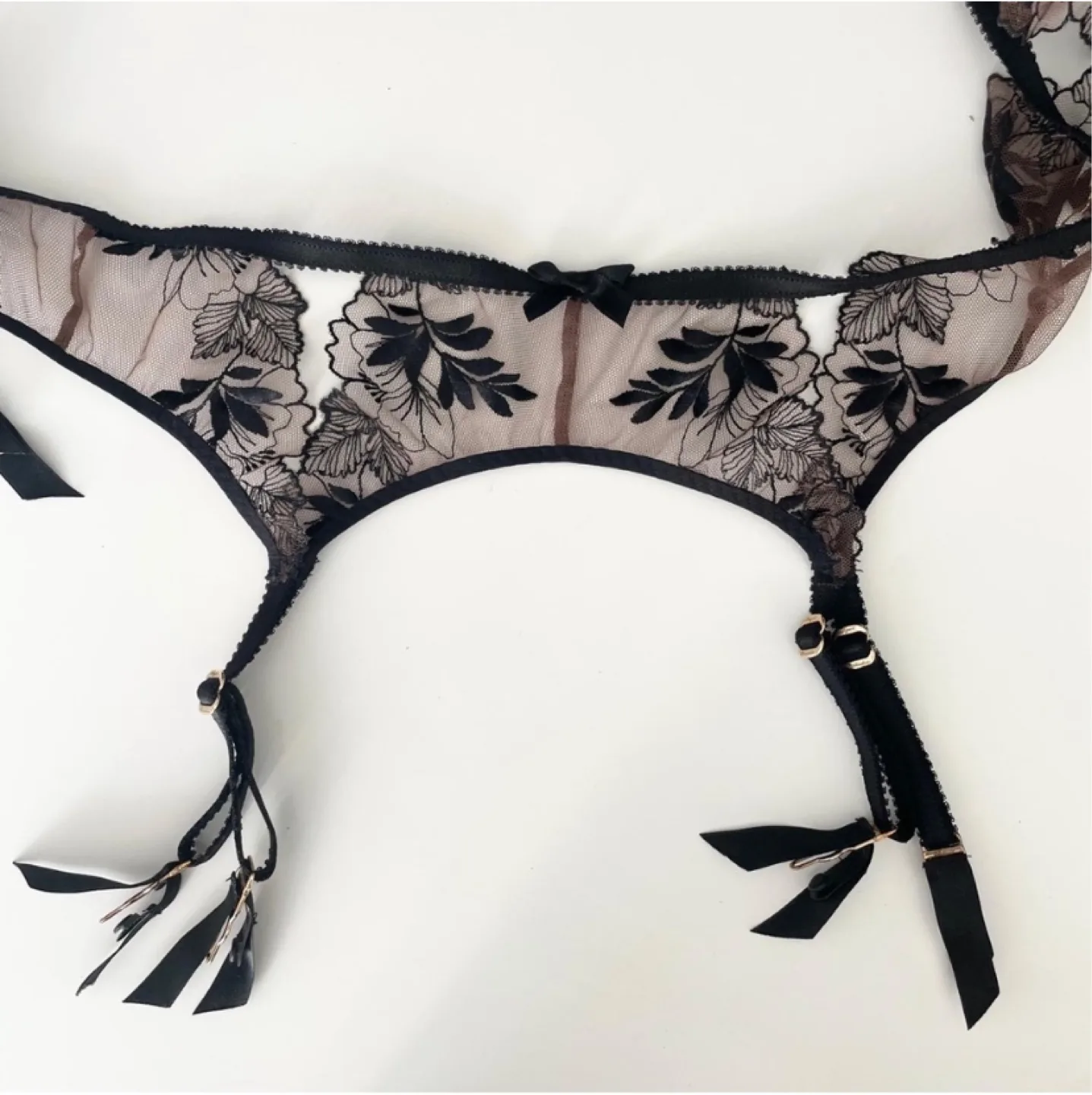 Agent Provocateur Garter Belt Size 4 image indicator(3)