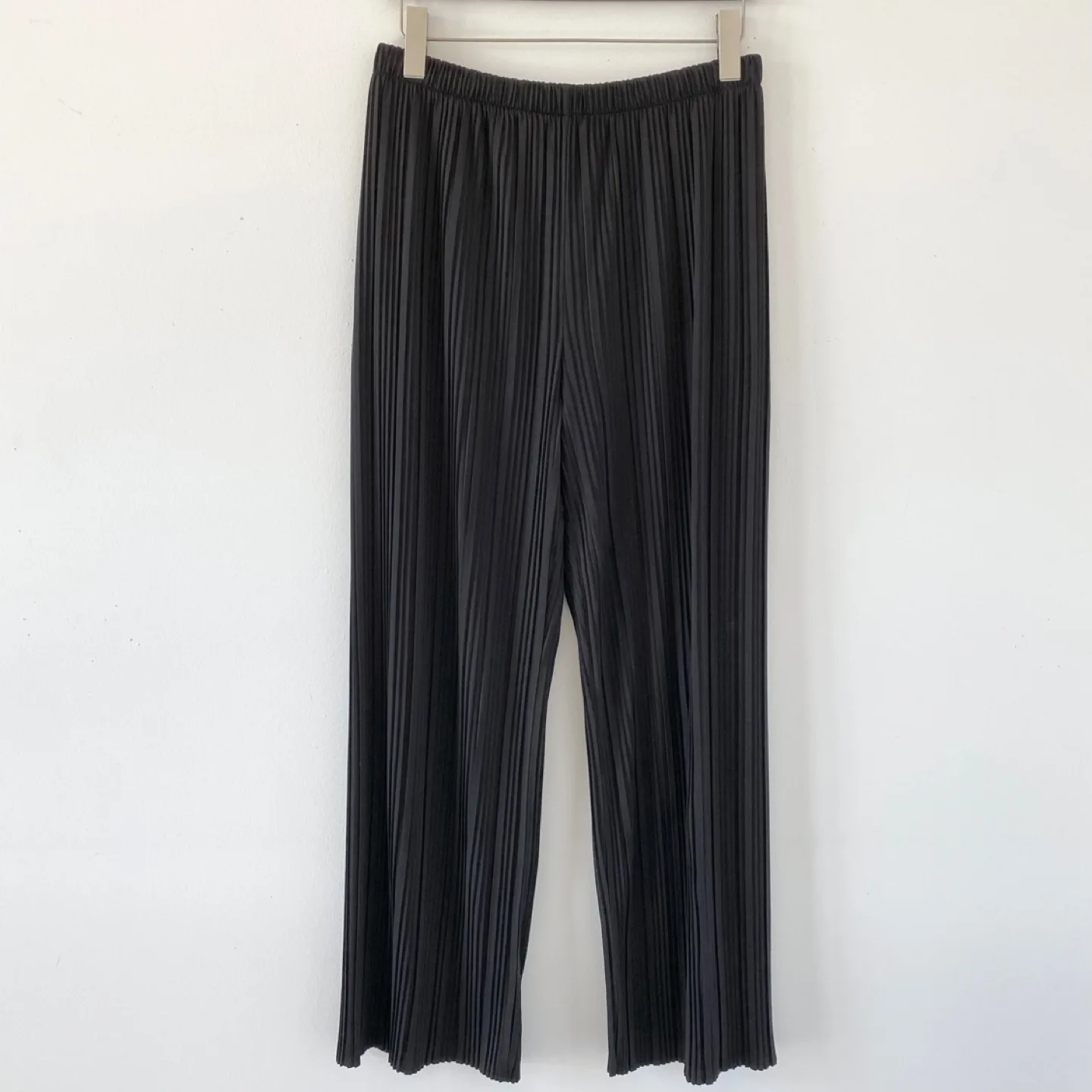 Uniqlo Pleated Pull-On Pants thumbnail