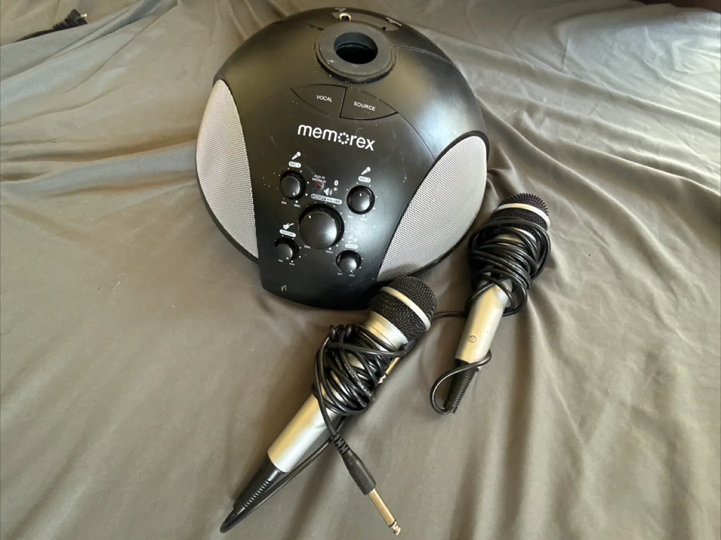Memorex Karaoke Machine with 2 Microphones thumbnail