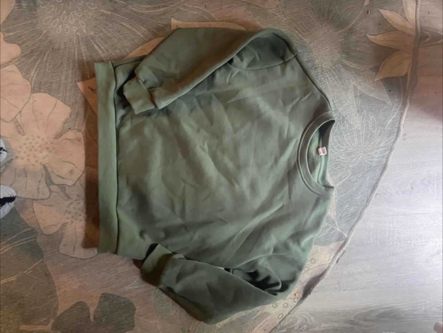 Anrabess Green Sweatshirt - Size M 🇨🇦 thumbnail