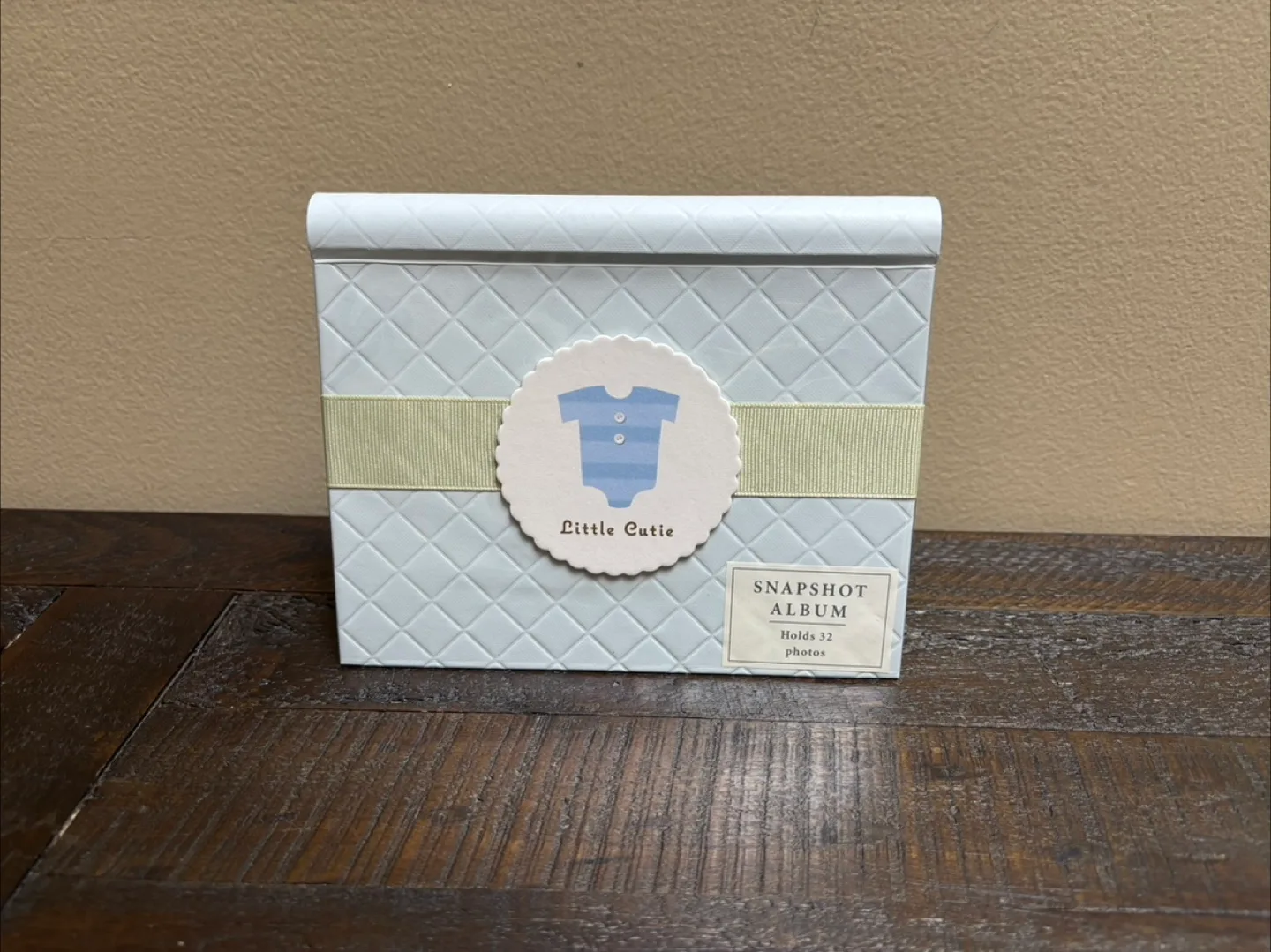 🇨🇦Hallmark Little Cutie Snapshot Album - Holds 32 Photos thumbnail