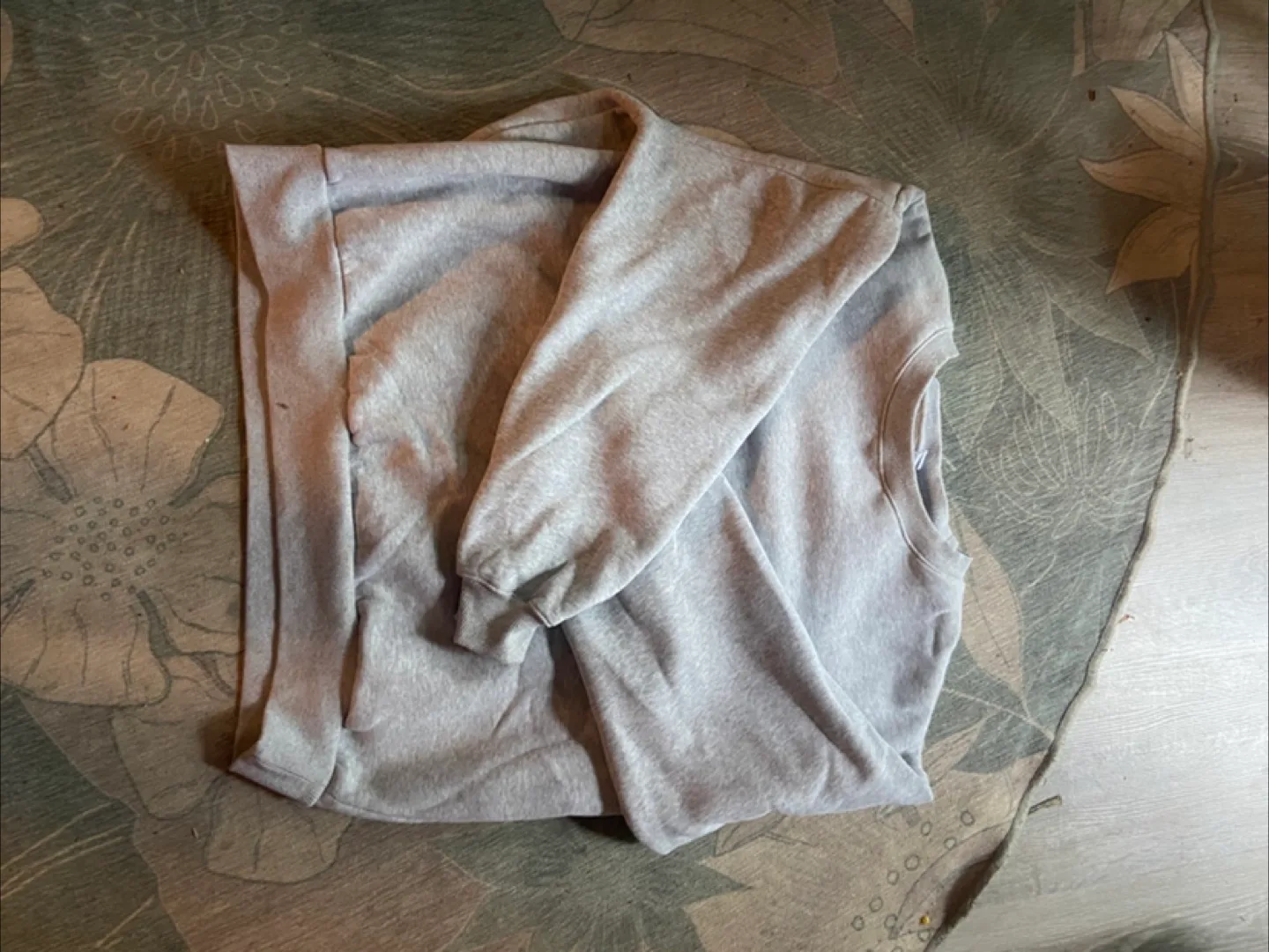 Anyabess Grey Sweatshirt - Size L 🇨🇦 thumbnail