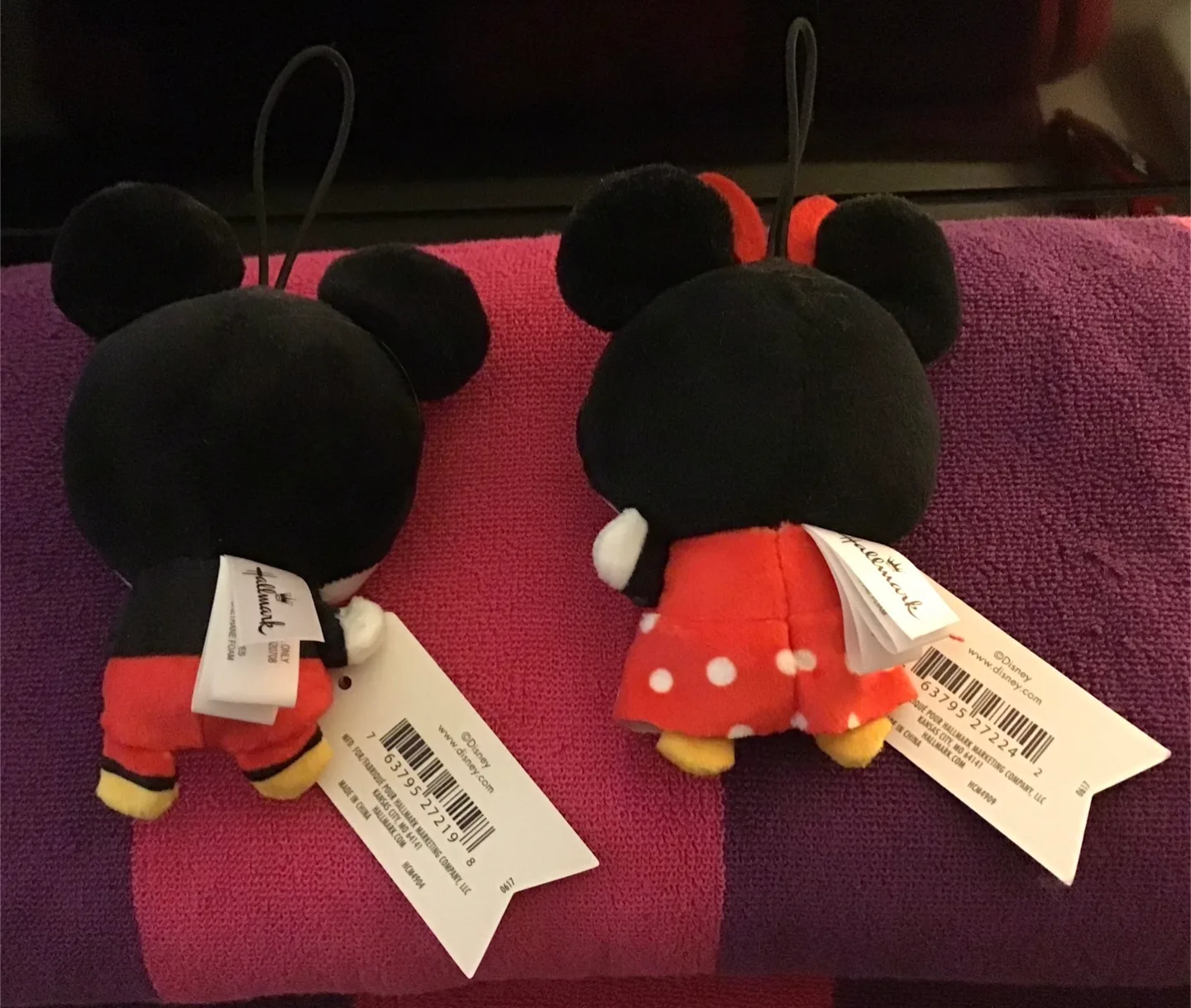 🤩 Hallmark Disney Ornament - Mickey & Minnie image indicator(2)