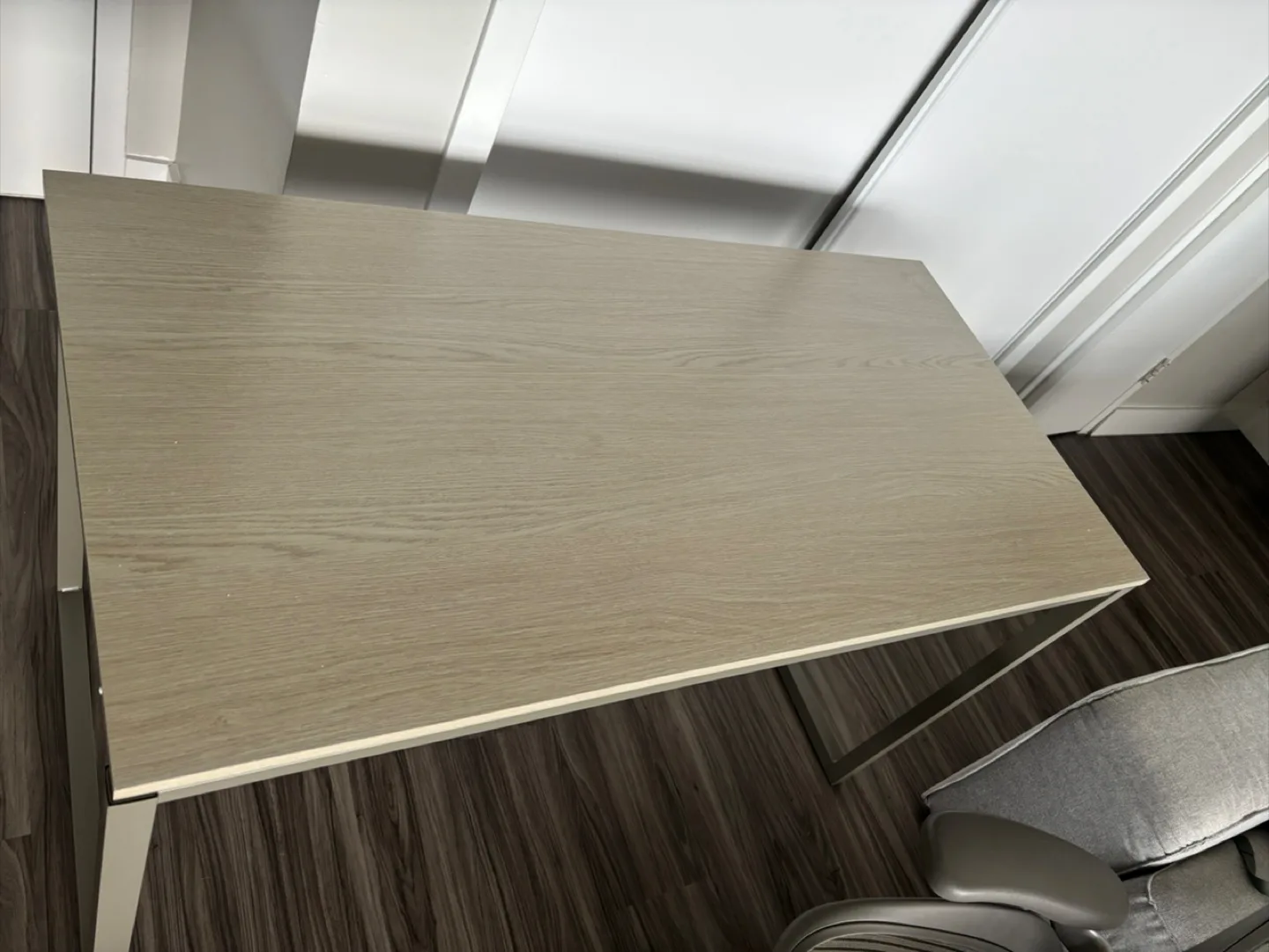 Desk with Metal Frame image indicator(2)