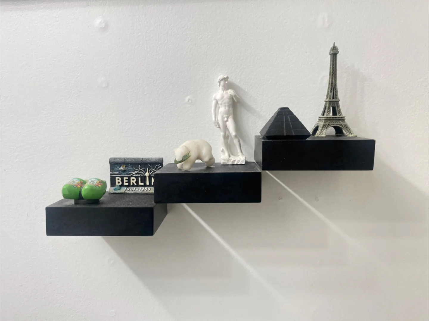 3 Umbra Floating Shelves thumbnail